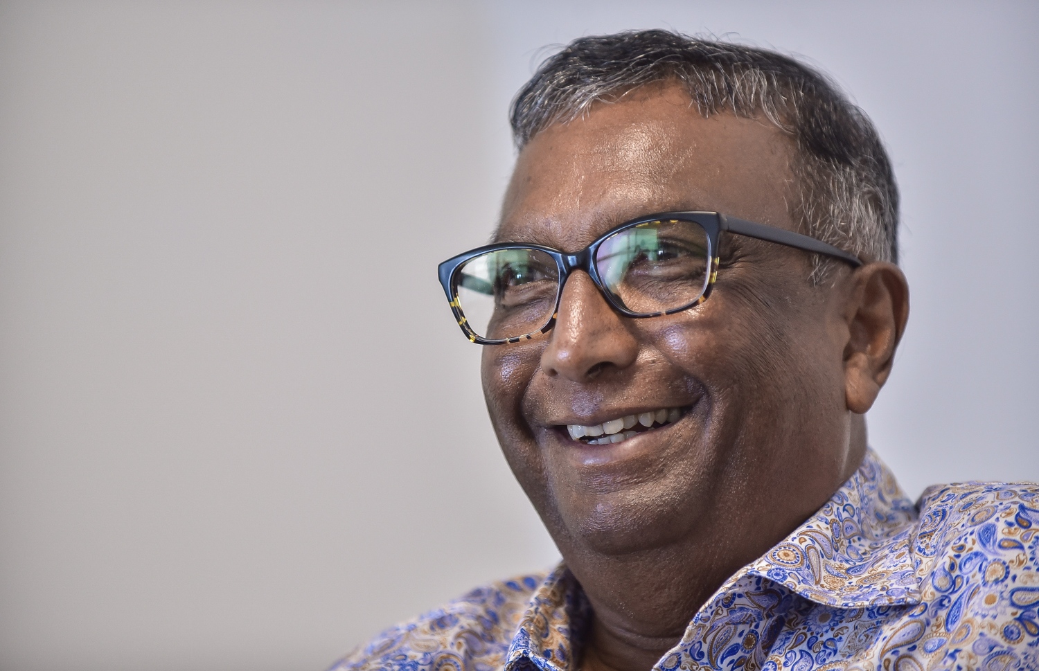 ޓްރީ ޓޮޕް ހޮސްޕިޓަލް ހިންގާ ކުންފުނީގެ ޑިރެކްޓަރު ސަލީމް އިއްޔެ "މިހާރު" އާ ވާހަކަ ދައްކަވަނީ.---ފޮޓޯ: ނިޝާން އަލީ/މިހާރު