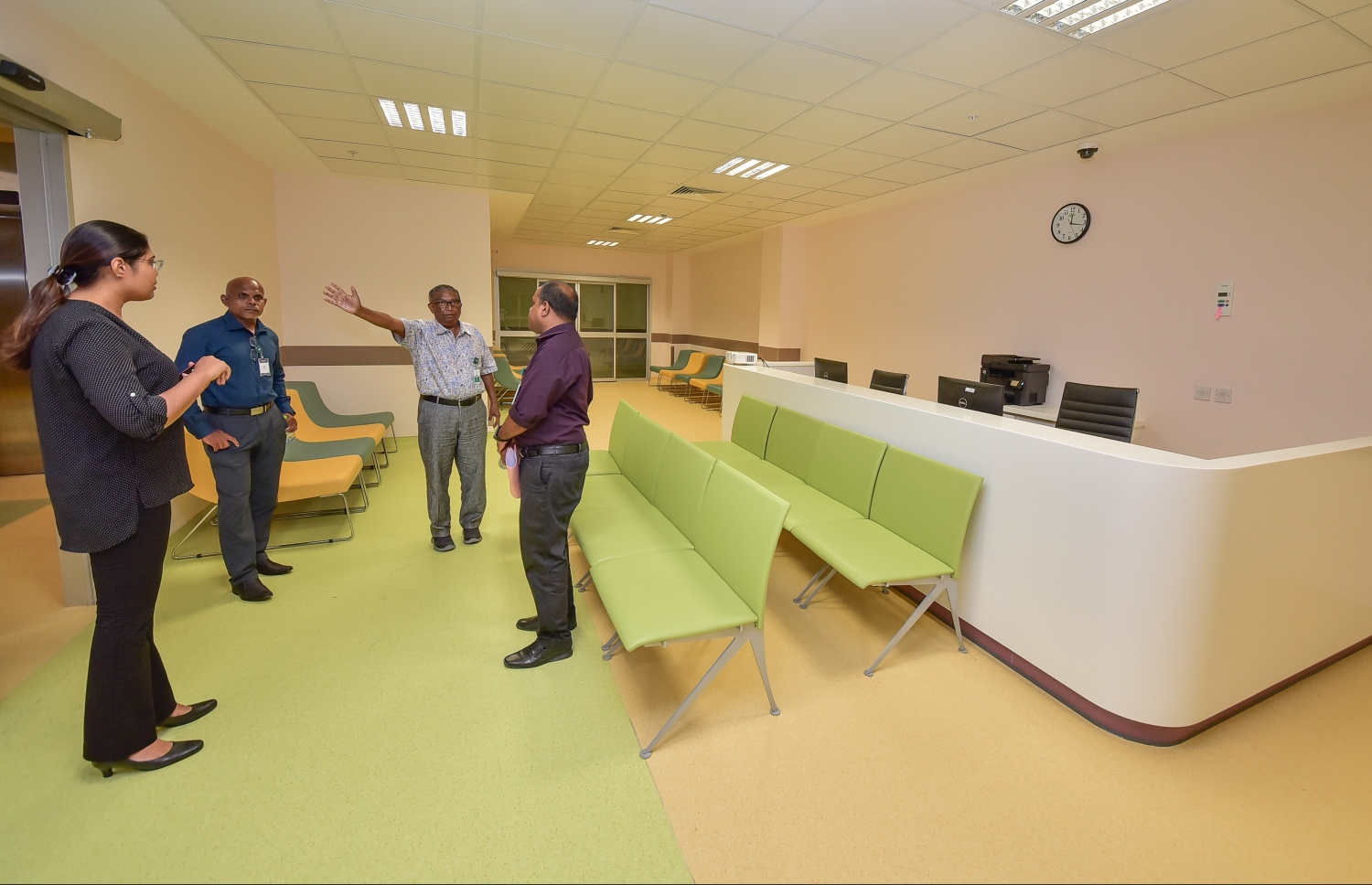 ހުޅުމާލެ: ފެބްރުއަރީ 28، 2018- ޓްރީ ޓޮޕް ހޮސްޕިޓަލް ހިންގާ ޓްރީ ޓޮޕް އިންވެސްޓްމެންޓުގެ އެއް ޑިރެކްޓަރު ސަލީމް، އެ ހޮސްޕިޓަލާ ގުޅޭ މައުލޫމާތު "މިހާރު" ގެ ނޫސްވެރިންނަށް ވިދާޅުވެ ދެެއްވަނީ.---ފޮޓޯ: ނިޝާން އަލީ/މިހާރު