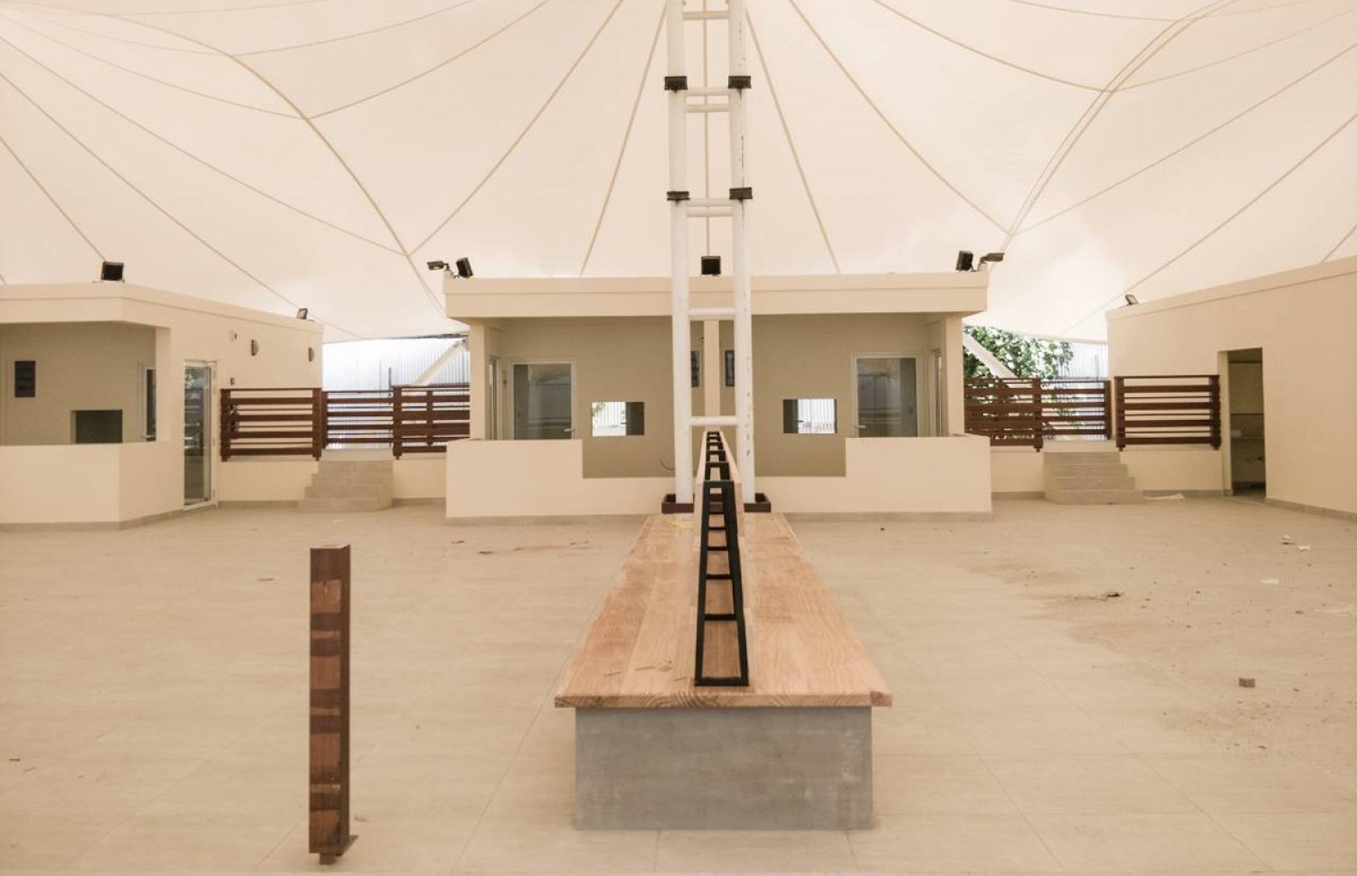 ހާބަރު ސަރަހައްދުގައި އަޅާ ފުޑް ކޯޓުގެ ކެފޭއެއް-- ފޮޓޯ: ހައުސިން މިނިސްޓްރީ