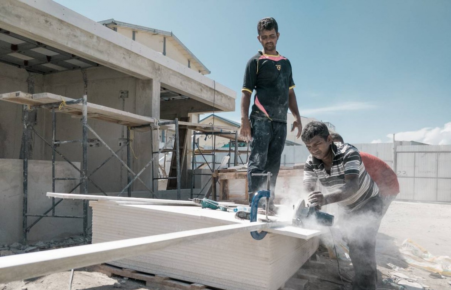 ފުޑްކޯޓުގެ މަސައްކަތް ކުރިއަށް ދަނީ-- ފޮޓޯ: ހައުސިން މިނިސްޓްރީ