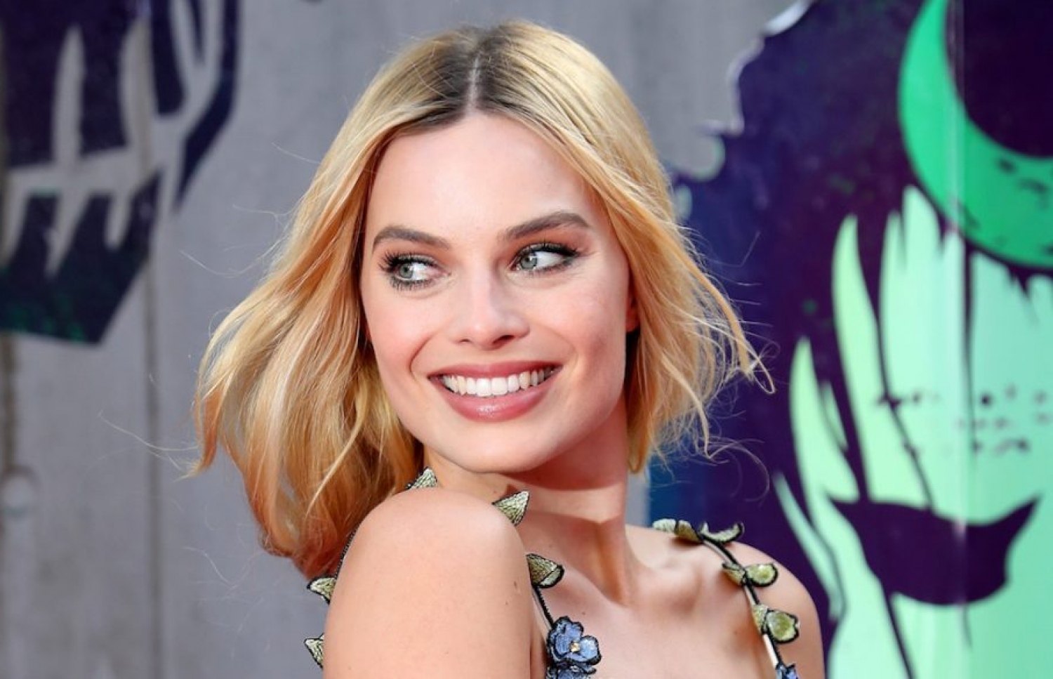 މާގޯ ރޮބީ: މި ދޭތެރެއިން ބްރޭޑާ އަޅުވާ ކިޔާފައިވޭ.