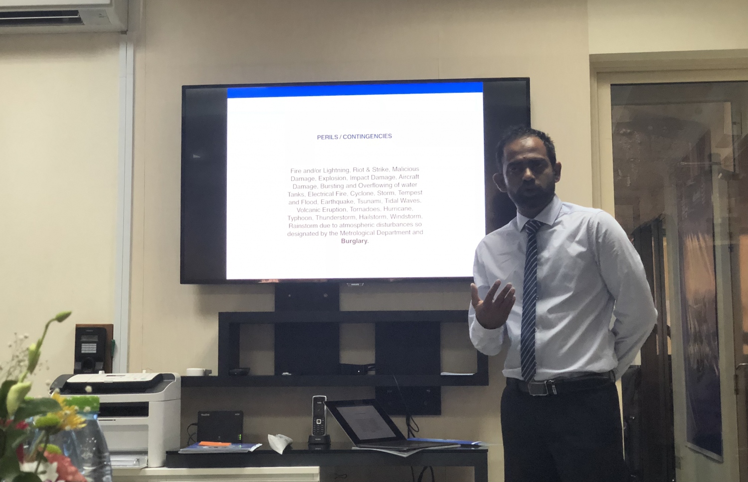 ސޮލަރެލްގެ ޑެޕިއުޓީ ސީއީއޯ ރަޒީން، ގޭބިސީ އިންޝުއަރެންސްއާ ގުޅޭ ގޮތުން މައުލޫމާތު ދެއްވަނީ.