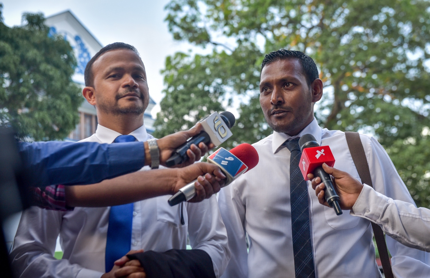 މިދިޔަ އާދީއްތަ ދުވަހު ސުޕްރީމް ކޯޓަށް ހާޒިރުވެވަޑައިގަތުމަށް ފަހު، ވަކީލު ޝަމީމް (ކ) މީޑިއާއާ ވާހަކަ ދައްކަވަނީ.---ފޮޓޯ: ނިޝާން އަލީ/މިހާރު