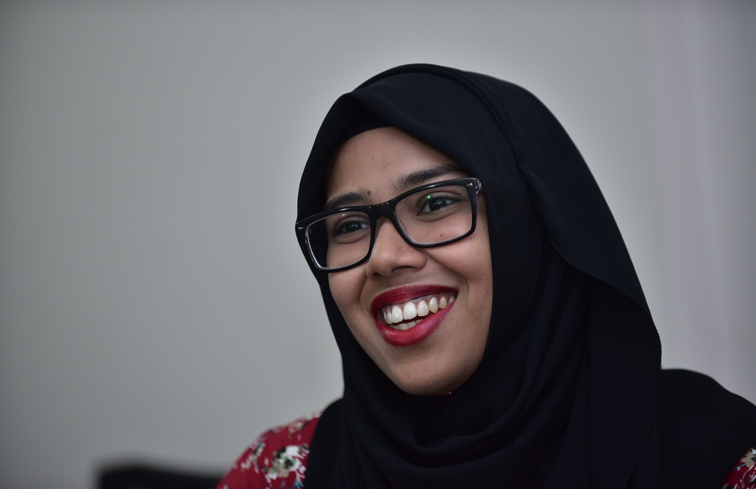 ފާތުން: ކުރީގެ ޕޭޕަރުތަކާއި އިންޓަނެޓުގެ އެހީތެރިކަން ވެސް ހޯދި.- ފޮޓޯ: ނިޝާން އަލީ/ މިހާރު