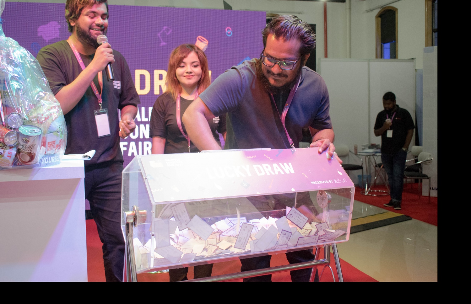 މިދިޔަ އަހަރު ބޭއްވި ކޮންޒިއުމާ ފެއާގެ ތެރެއިން.