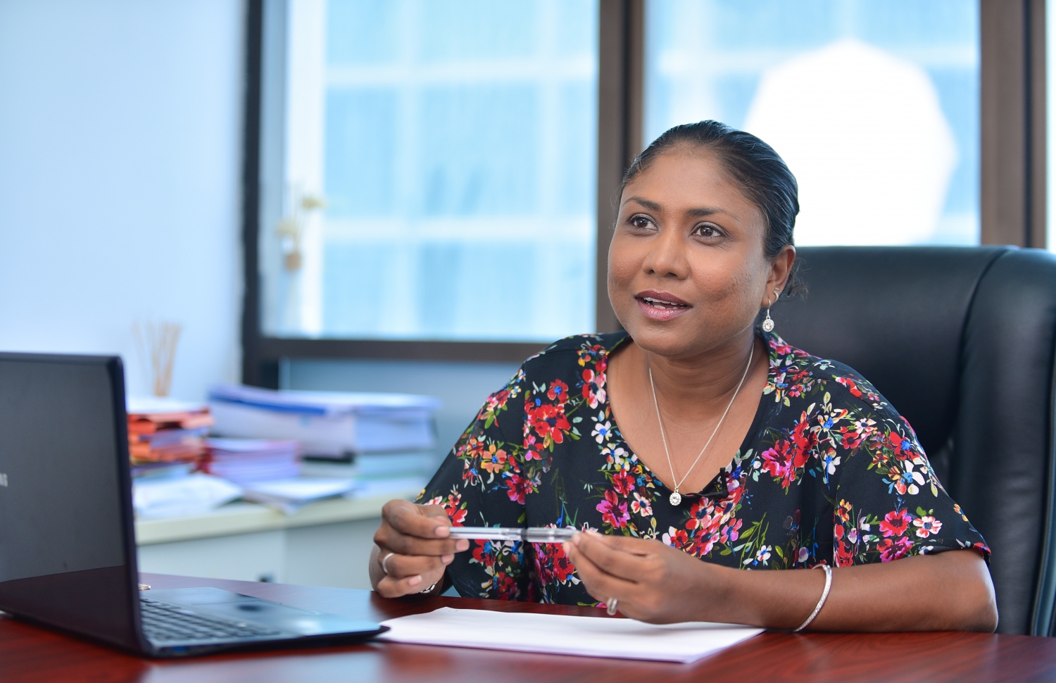 ހިސާން "މިހާރު" އަށް އިންޓަވިއު ދެއްވަނީ. --ފޮޓޯ: ހުސެއިން ވަހީދު/މިހާރު