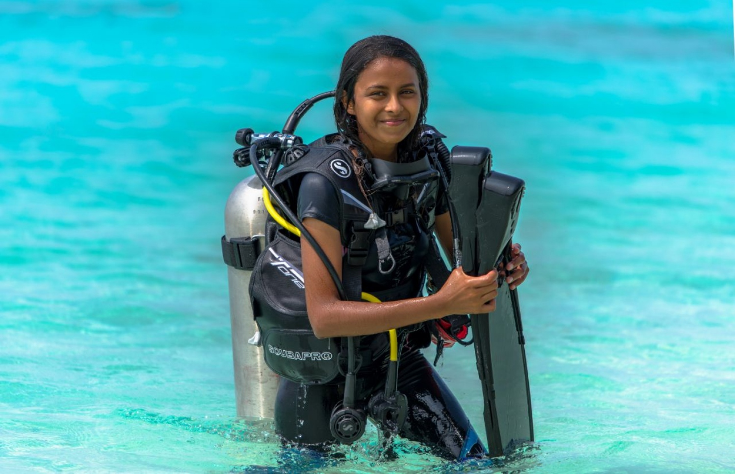 އިރޫ ދިގުރަށުގައި ޑައިވިނަކަށް ދާން ތައްޔާރުވަނީ -- ފޮޓޯ: އަހުމަދު ޝިރުހާން