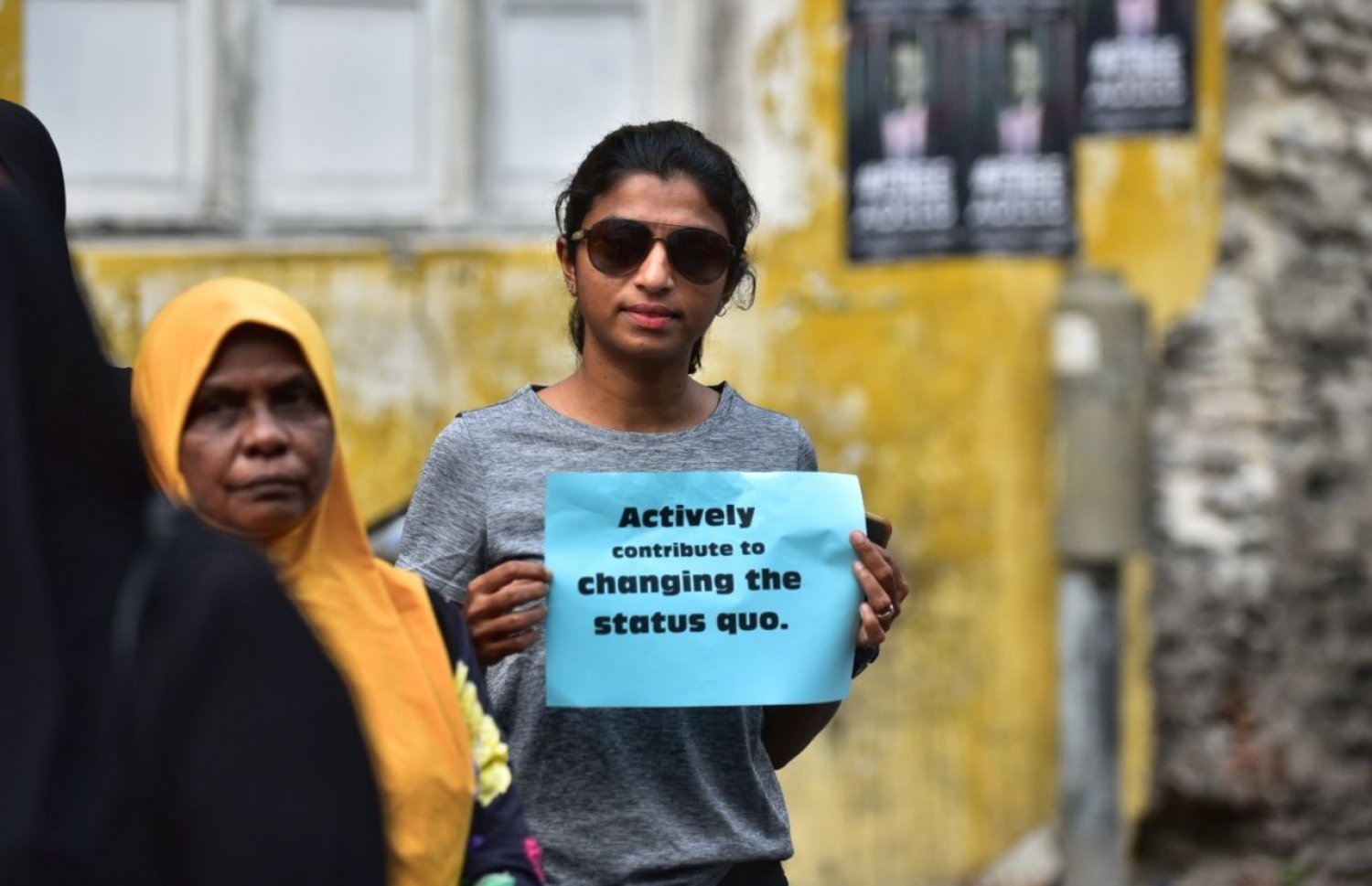 މާލެ: މާޗު 8، 2018: ބައިނަލް އަގުވާމީ އަންހެނުންގެ ދުވަސް ފާހަގަ ކުރުމުގެ ގޮތުން، ގުޅިފައިވާ ސިޔާސީ ޕާޓީތަކުގެ އަންހެން މެންބަރުން އިސްނަގައިގެން މާލޭގައި ބޭއްވި ހިނގާލުމުގައި މަޖިލިސް މެމްބަރު އީވާ އަބްދުﷲ ޝުއޫރު ފާޅުކުރައްވަނީ.-- ފޮޓޯ: ހުސެން ވަހީދު /މިހާރު