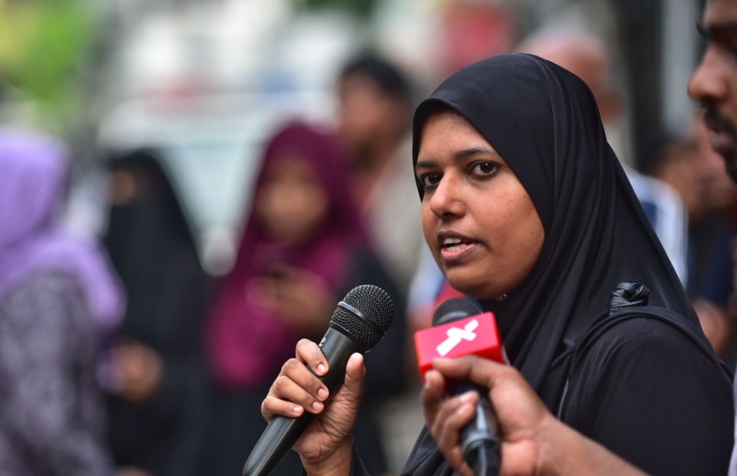 މާލެ: މާޗު 8، 2018: ބައިނަލް އަގުވާމީ އަންހެނުންގެ ދުވަސް ފާހަގަ ކުރުމުގެ ގޮތުން، ގުޅިފައިވާ ސިޔާސީ ޕާޓީތަކުގެ އަންހެން މެންބަރުން އިސްނަގައިގެން މާލޭގައި ބޭއްވި ހިނގާލުމުގައި ސިދާތާ ވާހަކަ ދައްކަވަނީ.-- ފޮޓޯ: ހުސެން ވަހީދު /މިހާރު