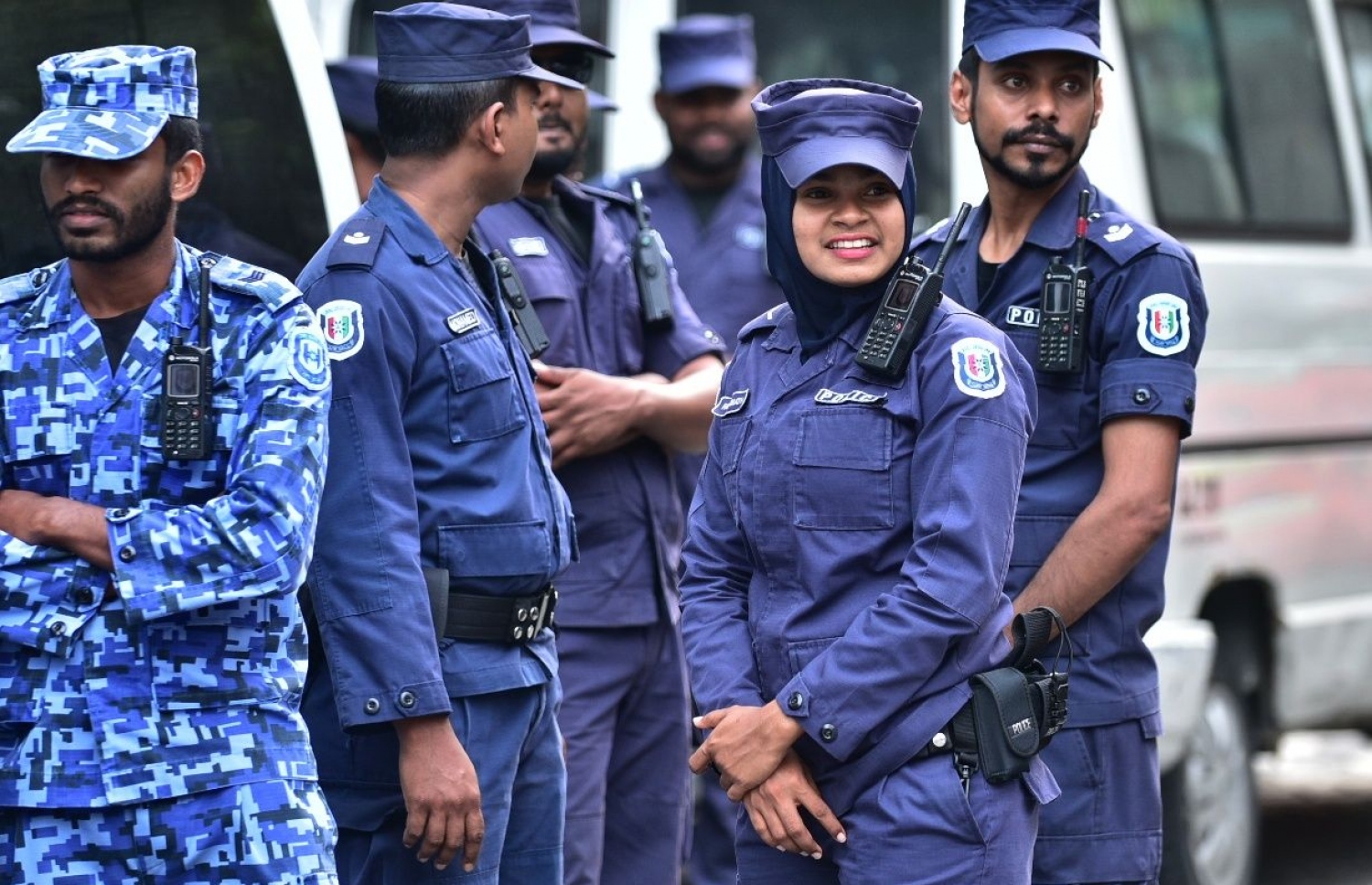 މާލެ: މާޗު 8، 2018: ބައިނަލް އަގުވާމީ އަންހެނުންގެ ދުވަސް ފާހަގަ ކުރުމުގެ ގޮތުން، ގުޅިފައިވާ ސިޔާސީ ޕާޓީތަކުގެ އަންހެން މެންބަރުން އިސްނަގައިގެން މާލޭގައި ބޭއްވި ހިނގާލުމުގައި ފުލުހުން ހަރަކާތްތެރިވަނީ.-- ފޮޓޯ: ހުސެން ވަހީދު /މިހާރު