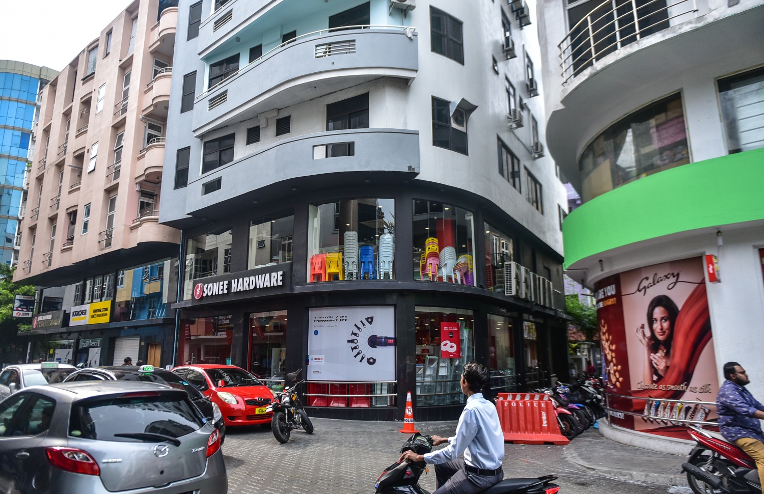 އިޔާޝް އާއި އެހެން ބަޔަކު ކޮޓަރިއެއް ކުއްޔަށް ހިފައިގެން ތިބި ގެސްޓް ހައުސް --. ފޮޓޯ: ހުސެއިން ވަހީދު/މިހާރު