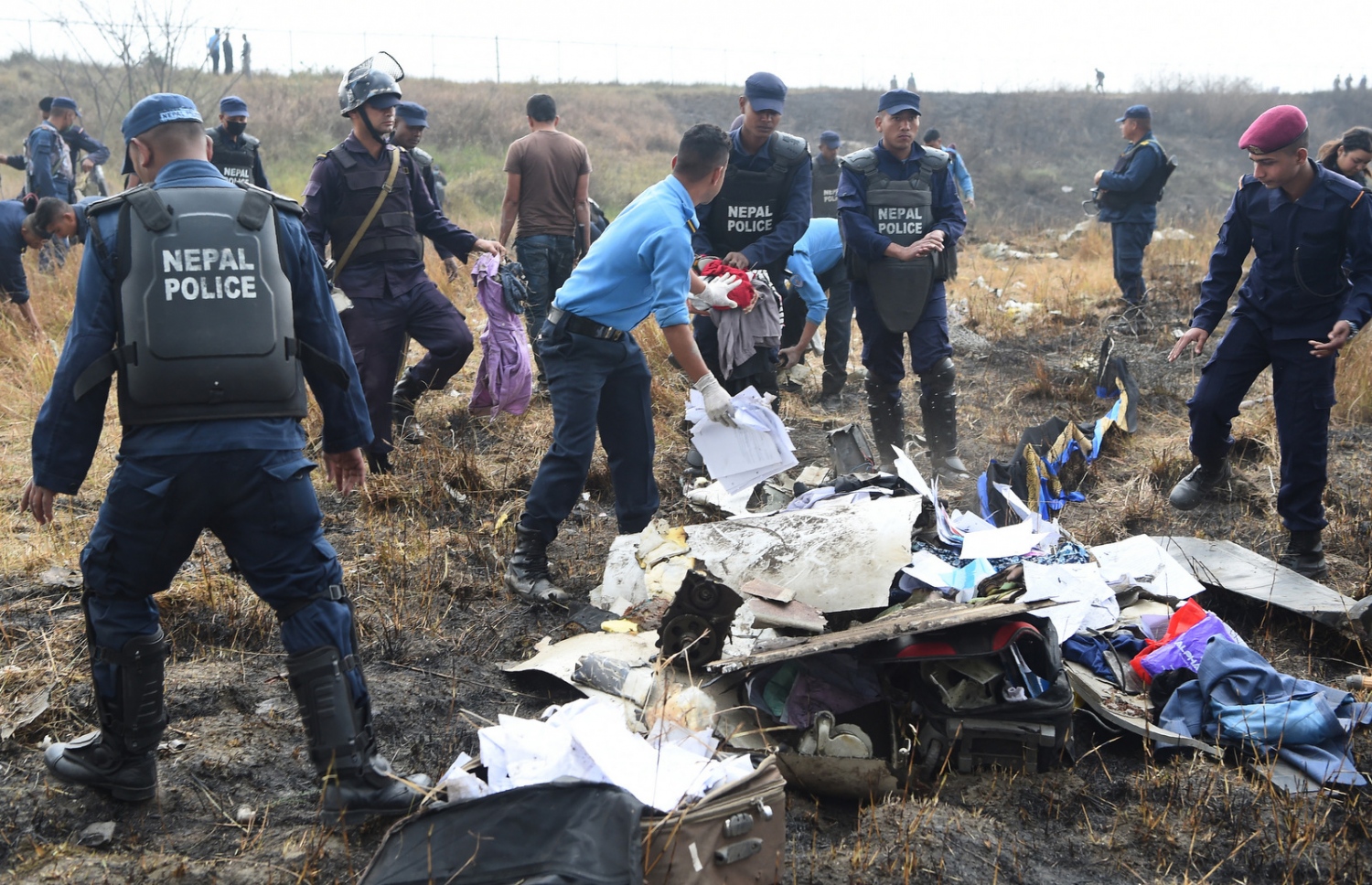 ވެއްޓުނު ބަންގްލަދޭޝްގެ ބޯޓު ކައިރީ ރެސްކިއު ޓީމުތަކުން ހަރަކާތްތެރި ވަނީ. --ފޮޓޯ:އޭއެފްޕީ