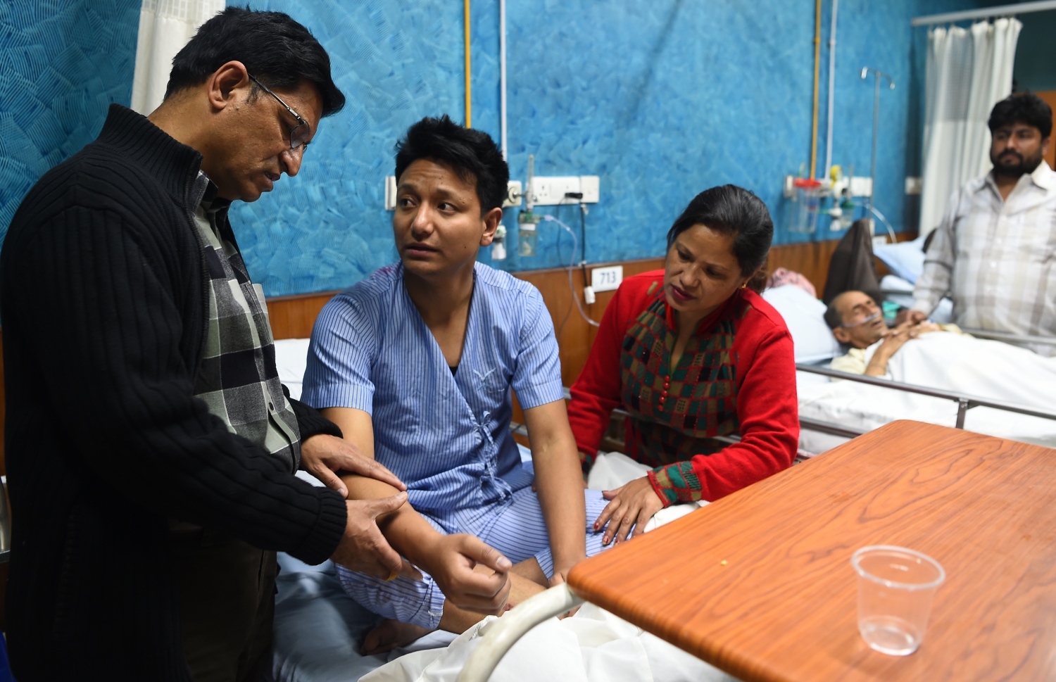 އެކްސިޑެންްޓްވި ބޯޓުން ސަލާމަތްވި ސަނަމް ޝަކީޔާ (މ) ހޮސްޕިޓަލުން ފަރުވާ ހޯދަނީ. --ފޮޓޯ:އޭއެފްޕީ