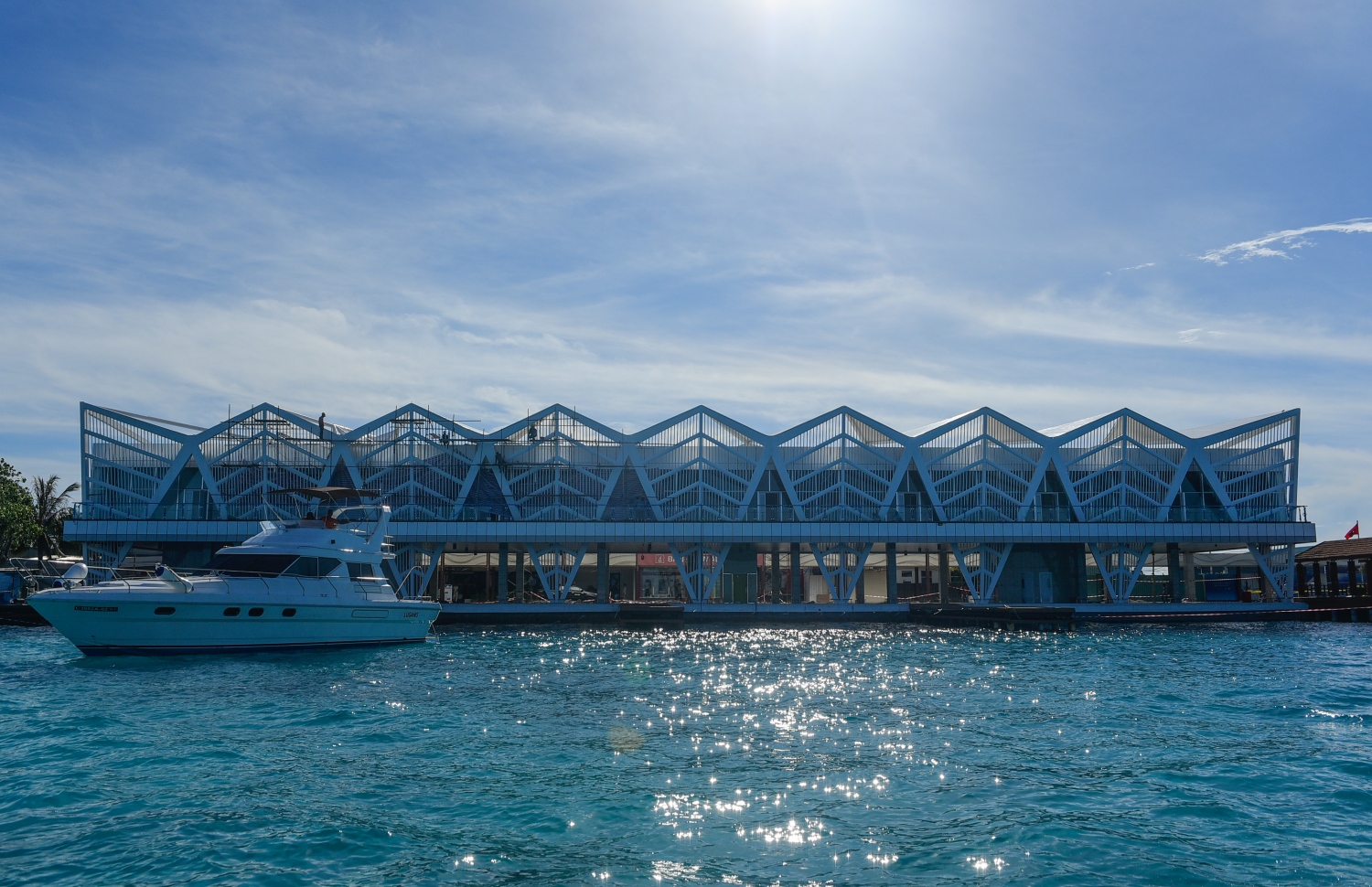 ހުޅުލެ: މާޗު 14، 2018: ވެލާނާ އިންޓަނޭޝަނަލް އެއާޕޯޓުގެ ވޯޓާ ފްރަންޓުގައި ހަދާ ރެސްޓޯރެންޓެއް.-- ފޮޓޯ: ހުސެން ވަހީދު /މިހާރު