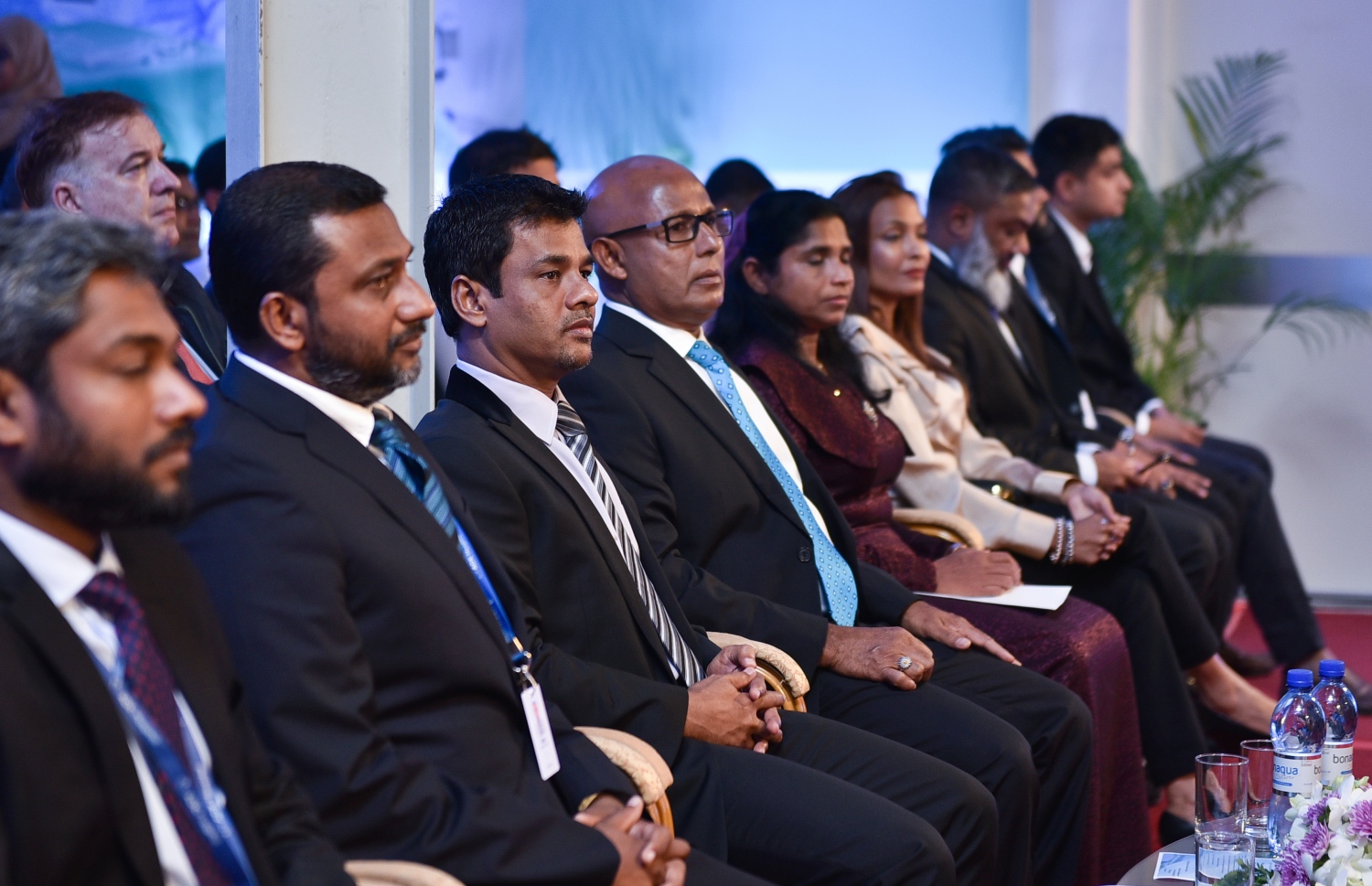 މާލެ: މާޗް 15، 2018- އޭޑީކޭ ހޮސްޕިޓަލްގެ ކެތުލެބާއި އޮޕަރޭޝަންް ތިއޭޓަރު ހިމެނޭ ކޮމްޕްލެކްސް ހުޅުވުމަށް މިރޭ ބޭއްވި ރަސްމިއްޔާތުގައި ހެލްތު މިނިސްޓަރު ނާޒިމާއި އެ ހޮސްޕިޓަލްގެ ބައެއް އިސްވެރިން ބައިވެރިވެވަޑައިގަންނަވަނީ.---ފޮޓޯ: ހުސެއިން ވަހީދު/މިހާރު