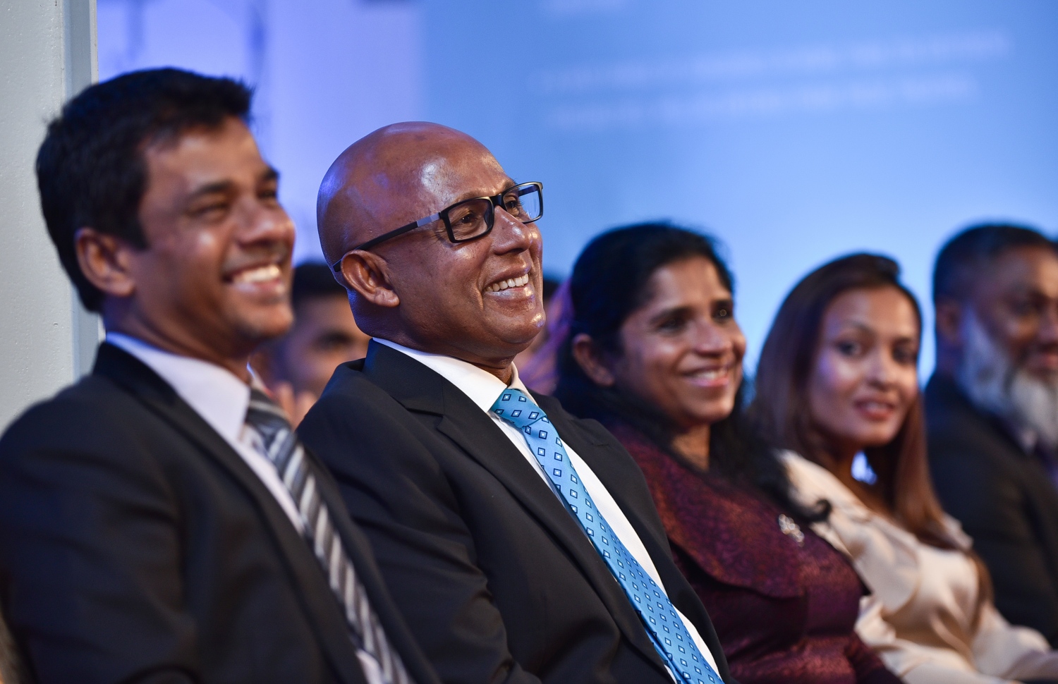 މާލެ: މާޗް 15، 2018- އޭޑީކޭ ހޮސްޕިޓަލްގެ ކެތުލެބާއި އޮޕަރޭޝަންް ތިއޭޓަރު ހިމެނޭ ކޮމްޕްލެކްސް ހުޅުވުމަށް މިރޭ ބޭއްވި ރަސްމިއްޔާތުގައި ހެލްތު މިނިސްޓަރު ނާޒިމް (ވ) އަދި އެ ހޮސްޕިޓަލްގެ ޗެއާމަން ނާޝީދު ބައިވެރިވެވަޑައިގަންނަވަނީ.---ފޮޓޯ: ހުސެއިން ވަހީދު/މިހާރު