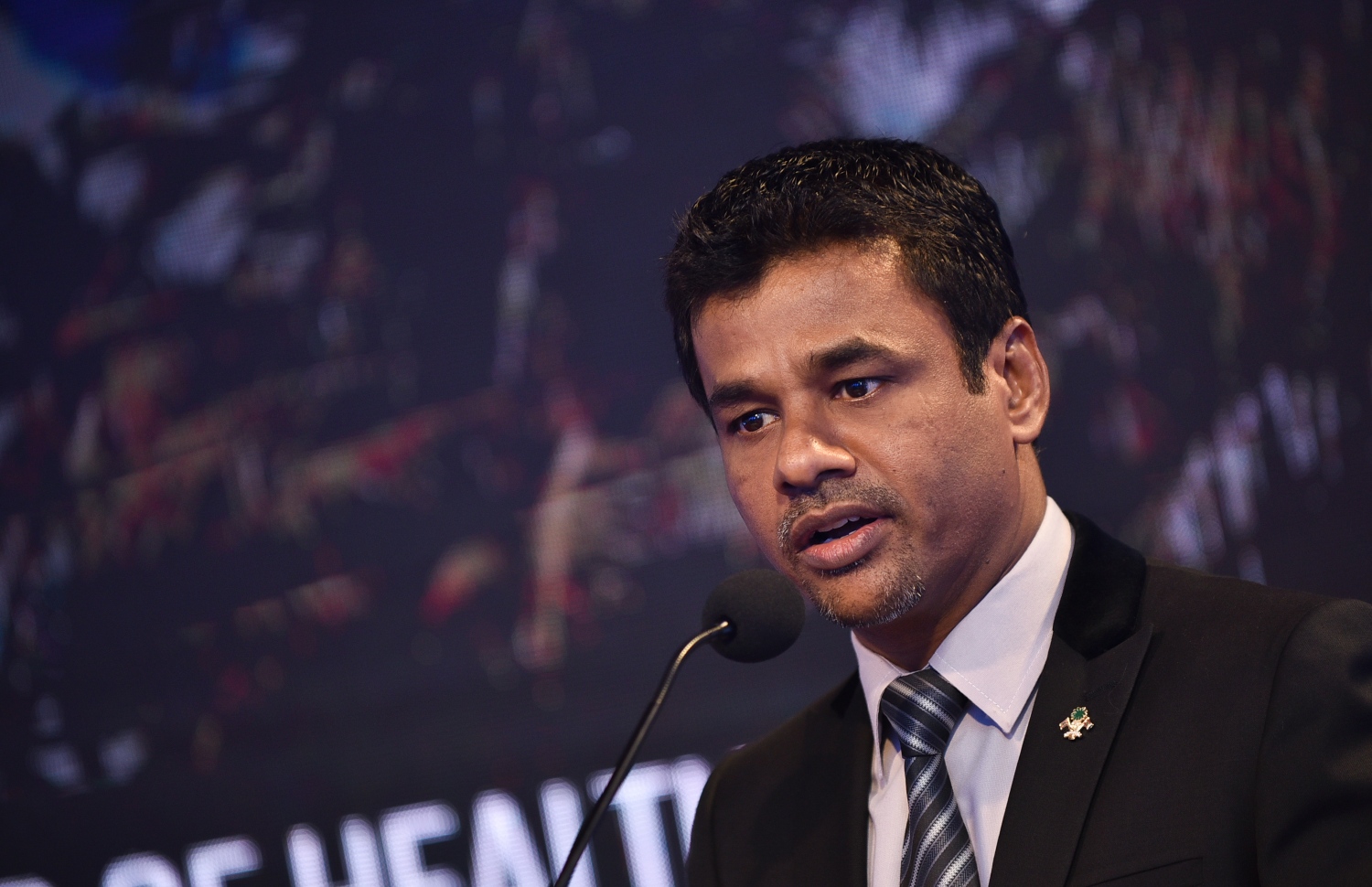 މާލެ: މާޗް 15، 2018- އޭޑީކޭ ހޮސްޕިޓަލްގެ ކެތުލެބާއި އޮޕަރޭޝަންް ތިއޭޓަރު ހިމެނޭ ކޮމްޕްލެކްސް ހުޅުވުމަށް މިރޭ ބޭއްވި ރަސްމިއްޔާތުގައި ހެލްތު މިނިސްޓަރު ނާޒިމް ވާހަކަ ދައްކަވަނީ.---ފޮޓޯ: ހުސެއިން ވަހީދު/މިހާރު