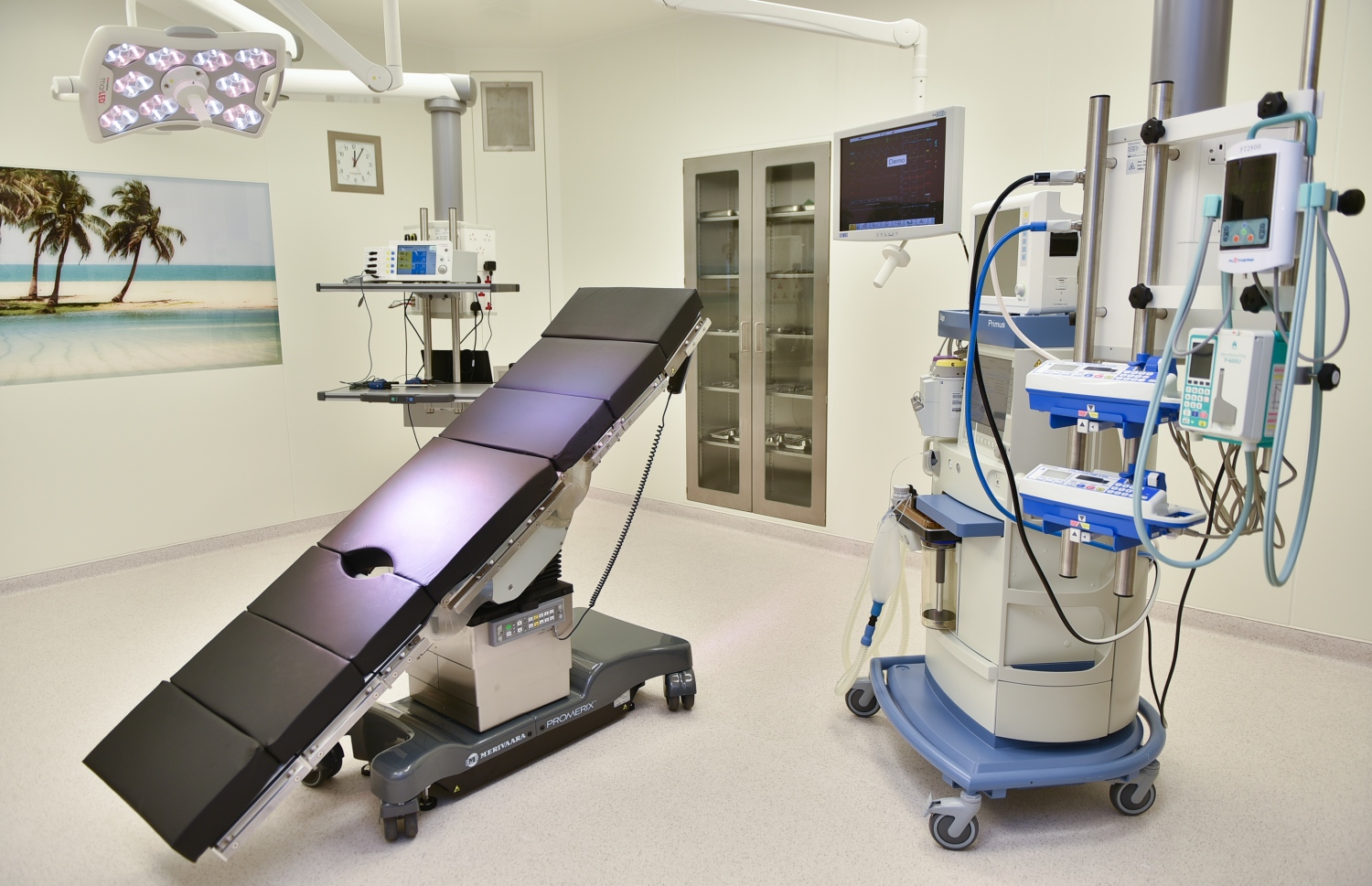 މާލެ: މާޗް 15، 2018- އޭޑީކޭ ހޮސްޕިޓަލްގެ ކެތުލެބާއި އޮޕަރޭޝަންް ތިއޭޓަރު ހިމެނޭ ކޮމްޕްލެކްސް ހުޅުވާފައިވާއިރު، މިތަނުން ހިތުގެ ބަލިތަކަށް އެންމެ ޒަމާނީ ފަރުވާ ދެވޭނެ ކަމަށް އޭޑީކޭ އިން ބުނޭ.---ފޮޓޯ: ހުސެއިން ވަހީދު/މިހާރު