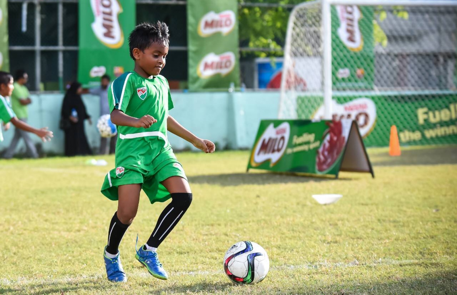 މައިލޯ ރޯޑް ޓް ބާސެލޯނާ ކެމްޕޭން ފެށުމަށް ބޭއްވި ހަރަކާތުގެ ތެރެއިން. -- ފޮޓޯ: މިހާރު