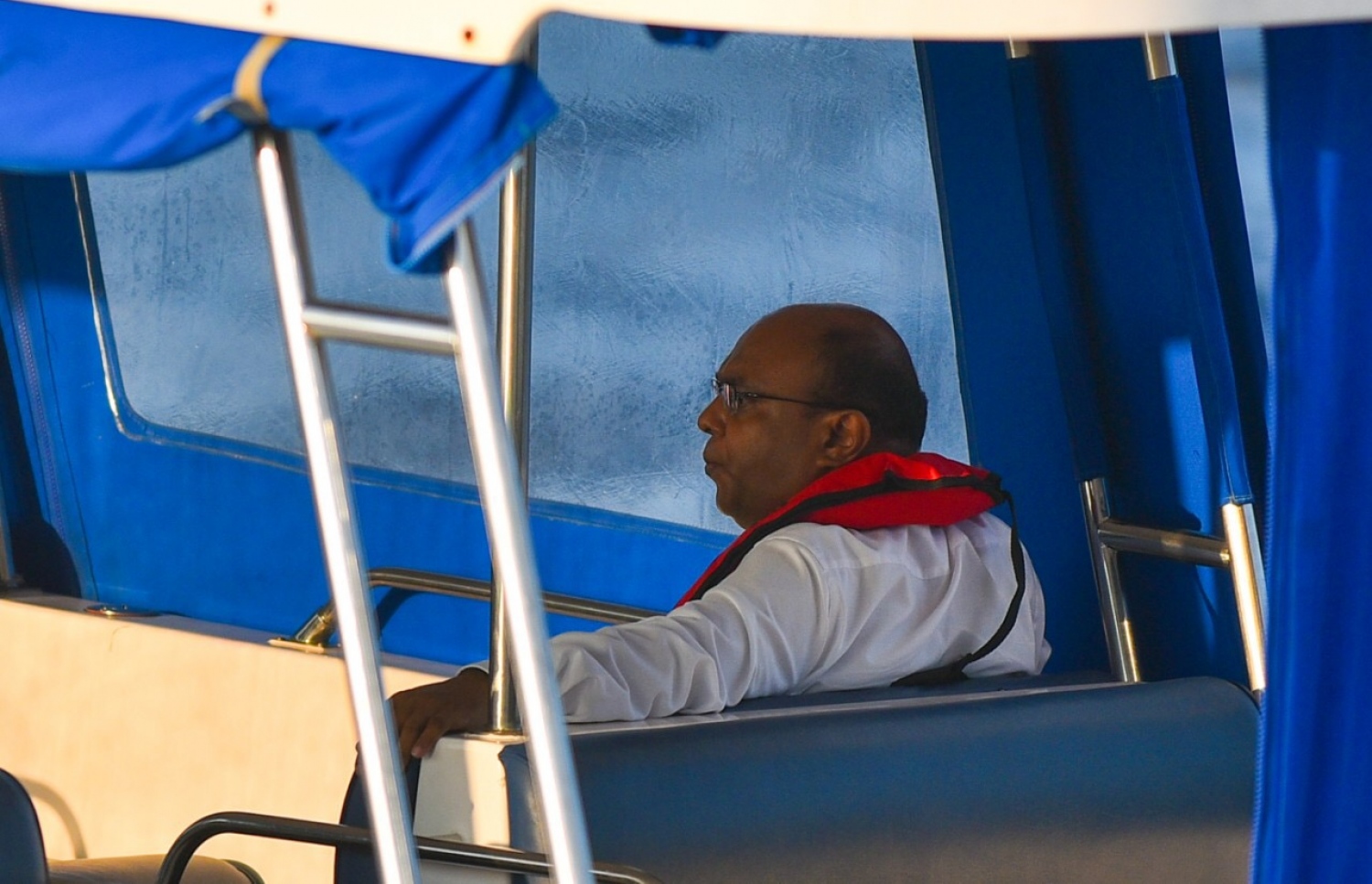 ޝަރީއަތަށް މާލެ އަށް ގެނައުމަށް ފަހު އުއްތަމަ ފަނޑިޔާރު އަބްދުﷲ ސައީދު އަނބުރާ ދޫނިދޫ އަށް ގެންދަނީ -- ފޮޓޯ: ހުސެއިން ވަހީދު/ މިހާރު