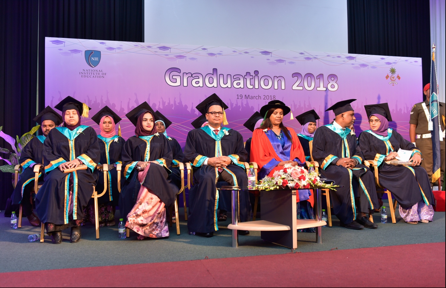 އެންއައިއީގެ ދަސްވެނިވުމުގެ ހަފުލާގައި އެޑިއުކޭޝަން މިނިސްޓަރު އާއިޝަތު ޝިހާމާއި ޑިފެންސް މިނިސްޓަރު އާދަމް ޝަރީފް އަދި އެޑިއުކޭޝަން މިނިސްޓްރީ އާއި އެންއައިއީގެ އިސްބޭފުޅުން ބައިވެރިވެވަޑައިގަންނަވަނީ.---ފޮޓޯ: ހުސެއިން ވަހީދު/މިހާރު