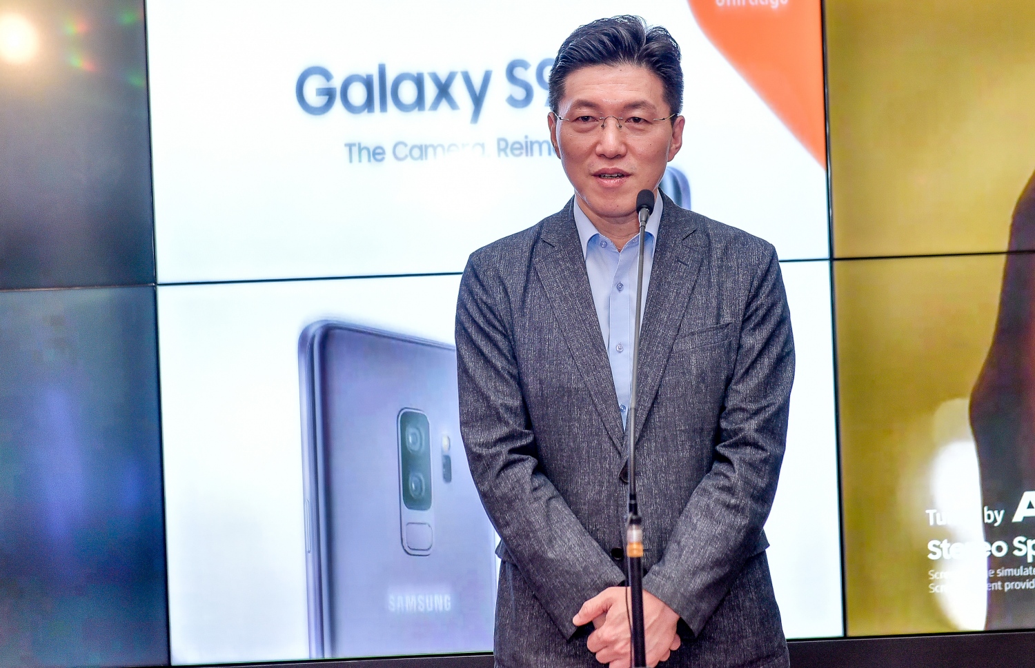 މާލެ: މާޗް 23، 2018- ގެލެކްސީ އެސް9 އަދި އެސް9 ޕްލަސް މޮބައިލް ފޯން ދިރާގުން ރާއްޖެ އަށް ތައާރަފް ކުރުމަށް މިރޭ ބޭއްވި ހަފުލާގައި، ސެމްސަންގް ސްރީ ލަންކާގެ މެނޭޖިން ޑިރެކްޓަރު ހަންބޭ ޕާކް ވާހަކަ ދައްކަވަނީ.---ފޮޓޯ: ނިޝާން އަލީ/މިހާރު