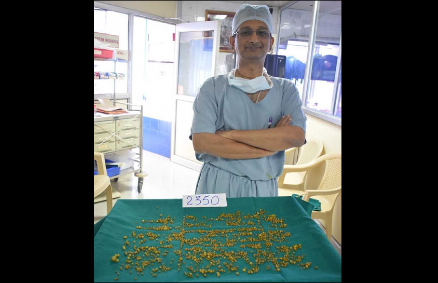 އަންހެން މީހާގެ ބަނޑުން ނެގި ހިލަކޮޅުތައް ޑރ. ޝާހް ދައްކާލަނީ.