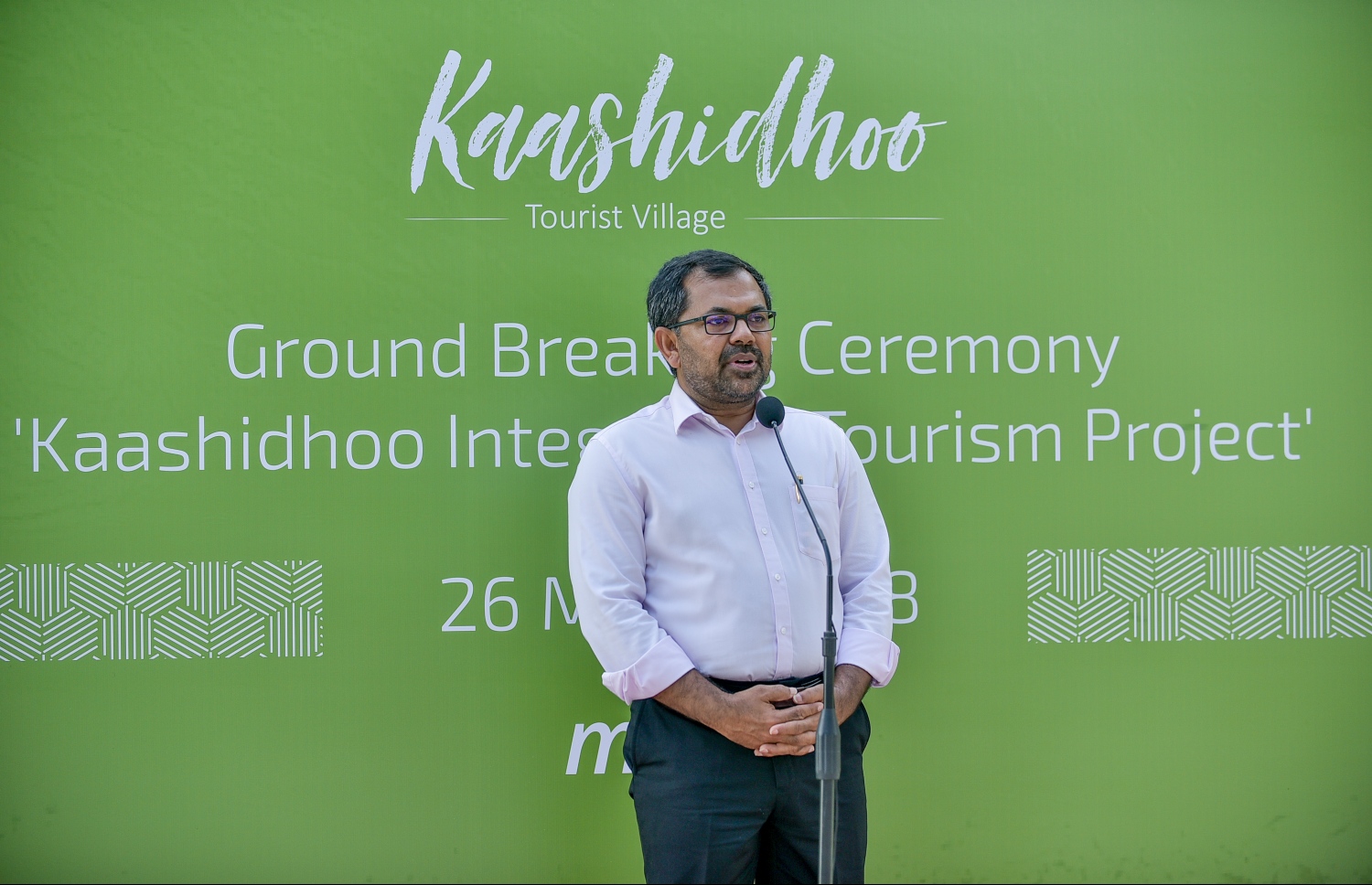 ކާށިދޫގައި މިއަދު ބޭއްވި ރަސްމިއްޔާތުގައި މިނިސްޓަރު ޒަމީރު ވާހަކަފުޅު ދަައްކަވަނީ.-- ފޮޓޯ: މިހާރު/ނިޝާން އަލީ