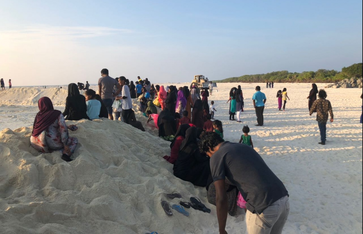 ށ.ފުނަދޫ: ފުނަދޫގައި ޑޮމެސްޓިކް އެއާޕޯޓެއް އަޅަން އެ ރަށުގެ އުތުރުކޮޅުގެ ހުޅަނގު ފަރާތުން 21 ހެކްޓަރުގެ ބިން، އެމްޓީސީސީގެ މަހާޖައްރާފުން ހިއްކުން.---ފޮޓޯ:މިހާރު