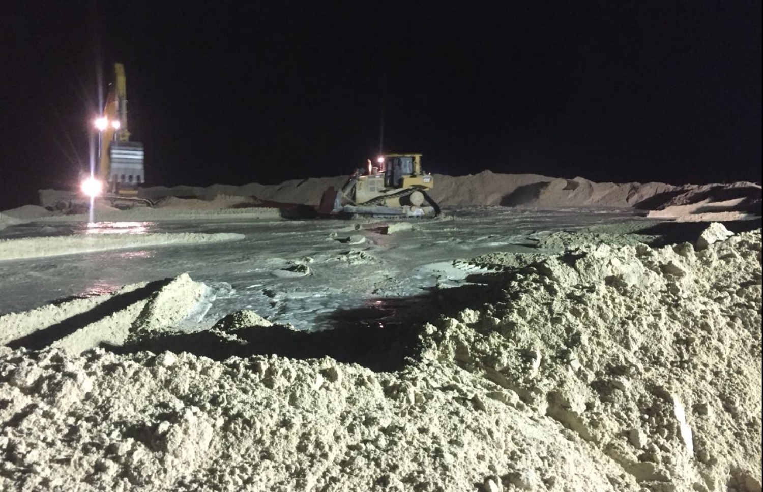 ށ. ފުނަދޫގައި ޑޮމެސްޓިކް އެއާޕޯޓެއް އެޅުމަށް، އެ ރަށުގެ ފަޅު ތެރެއިން އެމްޓީސީސީގެ މަހާޖައްރާފުން ހިއްކި 21 ހެކްޓަރުގެ ސަރަހައްދު. --ފޮޓޯ: މިހާރު ކިޔުންތެރިއެއް