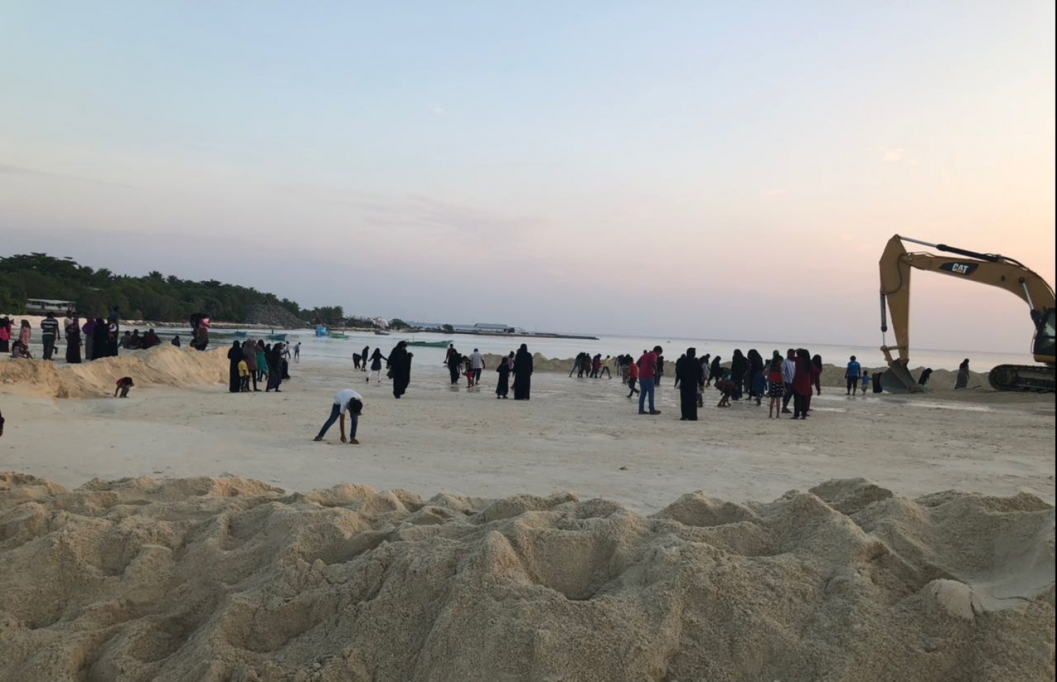 ށ.ފުނަދޫ: ފުނަދޫގައި ޑޮމެސްޓިކް އެއާޕޯޓެއް އަޅަން އެ ރަށުގެ އުތުރުކޮޅުގެ ހުޅަނގު ފަރާތުން 21 ހެކްޓަރުގެ ބިން، އެމްޓީސީސީގެ މަހާޖައްރާފުން ހިއްކުން.---ފޮޓޯ:މިހާރު