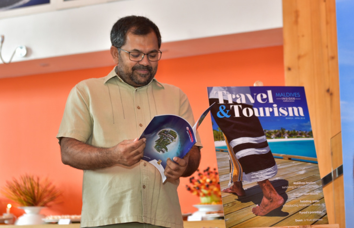 މޯލްޑިވްސް އިންސައިޑާ ޓްރެވަލް އެންޑް ޓުއަރިޒަމް ނެރުމަށް ބޭއްވި ރަސްމިއްޔާތުގެ ތެރެއިން.