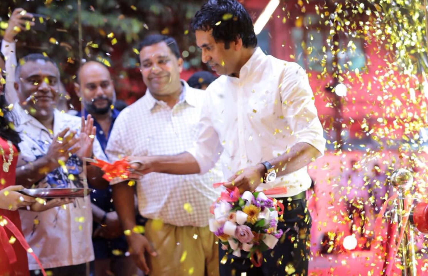 ރާއްޖޭގެ ފުރަތަމަ ޕިއްޒާ ހަޓް، އިކޮނޮމިކް މިނިސްޓަރު ސައީދު މިރޭ ރަސްމީކޮށް ހުޅުވައި ދެއްވަނީ.