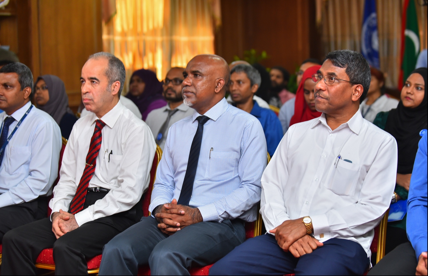 އެމްއެސްޔޫގެ ބިޒްނަސް މެނޭޖްމަންޓްގެ ޕީއެޗްޑީ ޕްރޮގްރާމްގެ ދެ ވަނަ ބެޗް ފެށުމަށް މިއަދު ބޭއްވި ރަސްމިއްޔާތުގައި، އެޑިއުކޭޝަންގެ ސްޓޭޓް މިނިސްޓަރު ޝަފީއު (މ)، އެމްއެންޔޫގެ ޗާންސެލާ ޑރ. ލަތީފު (ކ) އަދި އެމްއެސްޔޫގެ ވައިސް ޕްރެޒިޑެންޓް ޕްރޮފެސަރު ހަތިބީ ބައިވެރިވެވަޑައިގަންނަވަނީ.-- ފޮޓޯ: ހުސެއިން ވަހީދު/ މިހާރު