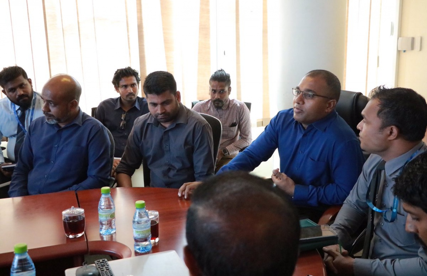 ބައެއް ވިޔަފާރިވެރިން، އެމީހުންގެ ޝަކުވާތައް މިނިސްޓަރު ސައީދާ ވާހަކަ ދައްކަނީ. - ފޮޓޯ: އިކޮނޮމިކް މިނިސްޓްރީ