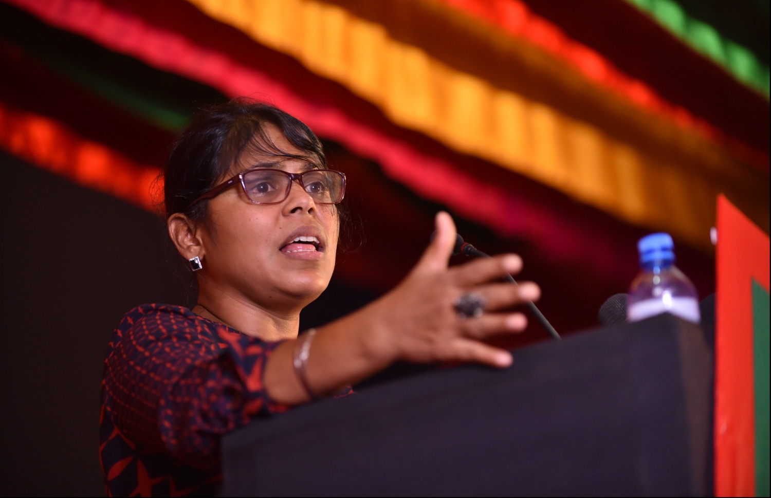 އިދިކޮޅު އެއްވުމެއްގައި، ކުރީގެ ބަންޑާރަ ނައިބު ދިޔާނާ ވާހަކަ ދައްކަވަނީ.- ފޮޓޯ: ހުސެއިން ވަހީދު/ މިހާރު