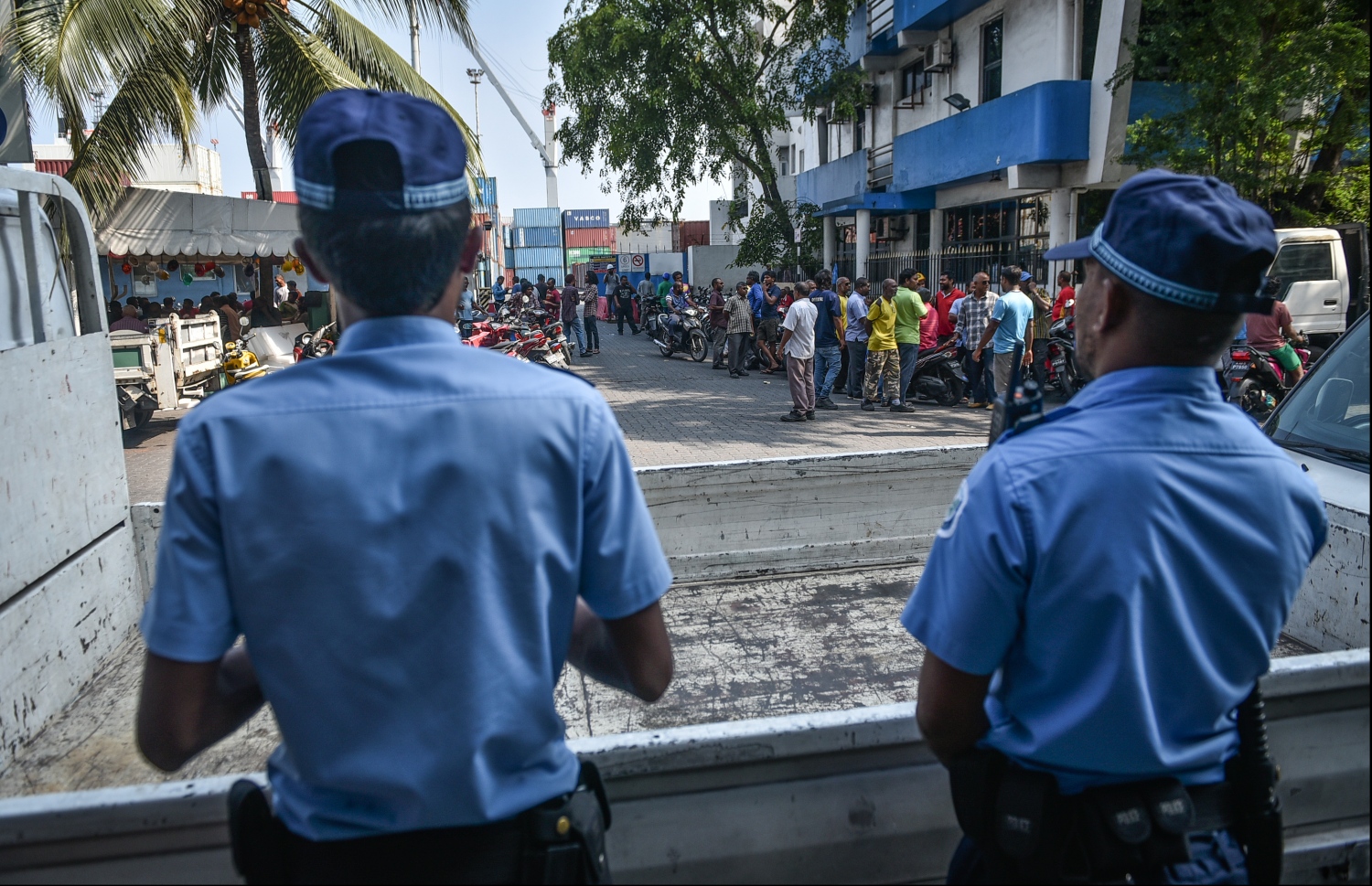 އެމްޕީއެލް ސަރަހައްދުގައި ފުލުހުން ހަރަކާތްތެރިވަނީ-- ފޮޓޯ: ނިޝާން އަލީ/މިހާރު