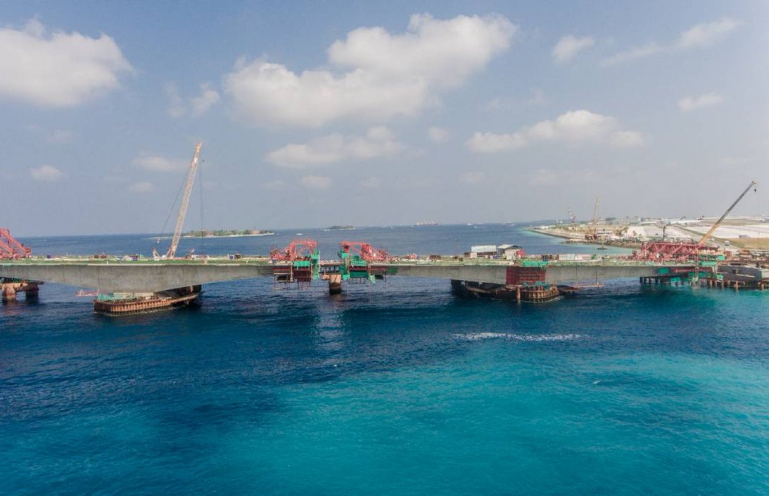 ބްރިޖުގެ މަސައްކަތް ކުރިއަށް ދަނީ --ފޮޓޯ/ހައުސިން މިނިސްޓްރީ