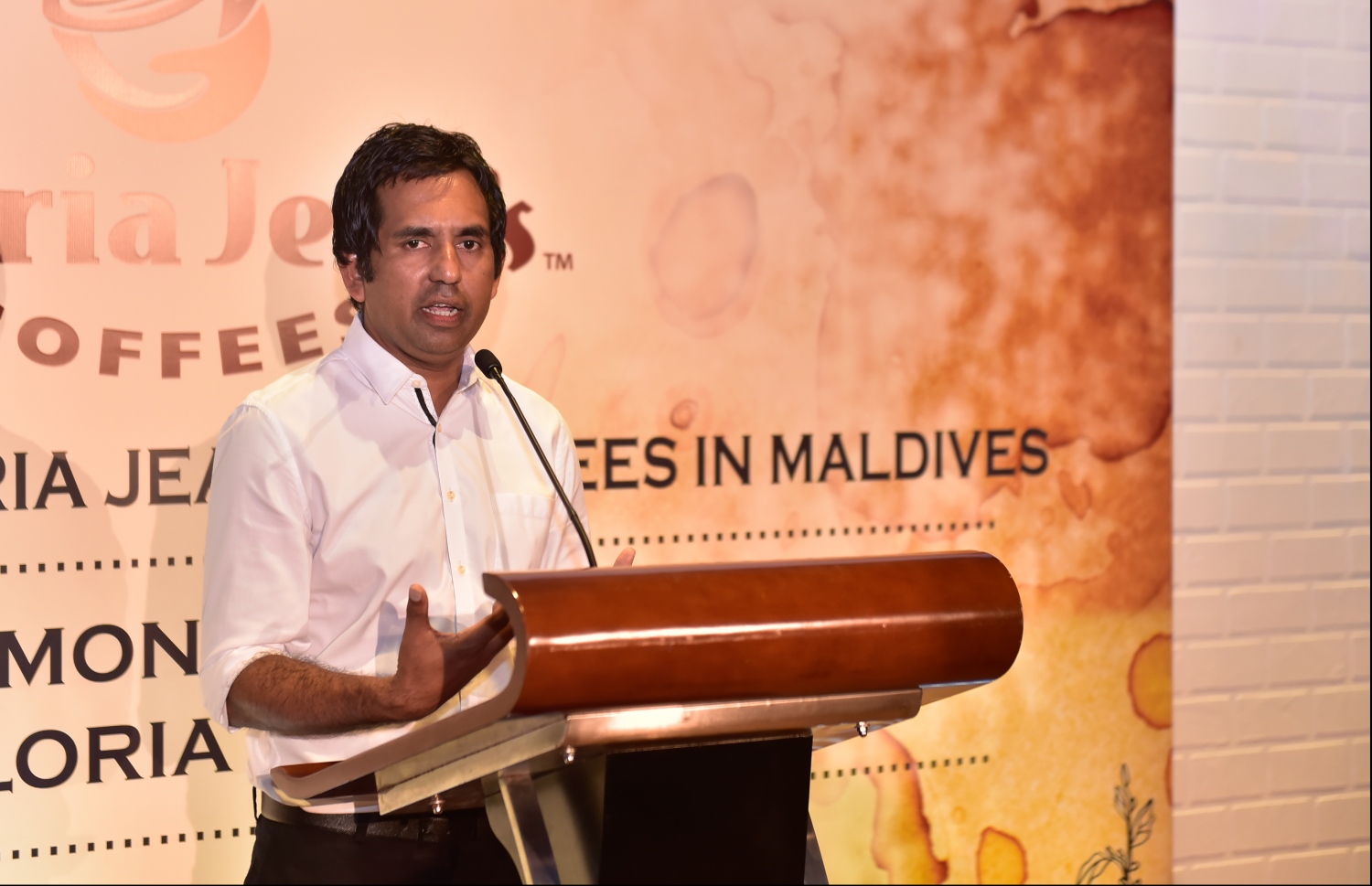 ގްލޯރިއާ ޖީންސް ހުޅުވުމަށް ބޭއްވި ރަސްމިއްޔާތުގައި އިކޮނޮމިކް މިނިސްޓަރު މުހައްމަދު ސައީދު ވާހަކަ ދައްކަވަނީ.-- ފޮޓޯ: މިހާރު/ހުސައިން ވަހީދު