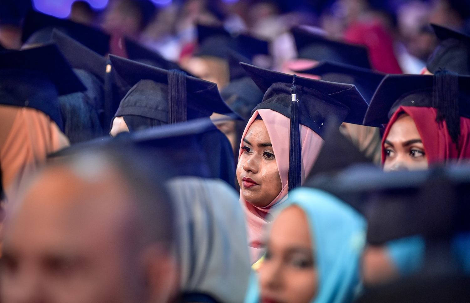 މާލެ: އޭޕްރިލް 3، 2018: ދަރުބާރުގޭގައި ބޭއްވި ވިލާ ކޮލެޖުގެ ދަސްވެނިވުމުގެ ރަސްމިއްޔާތުގައި ދަރިވަރުންތަކެއް ބައިވެރިވަނީ.-- ފޮޓޯ: ނިޝާން އަލީ /މިހާރު