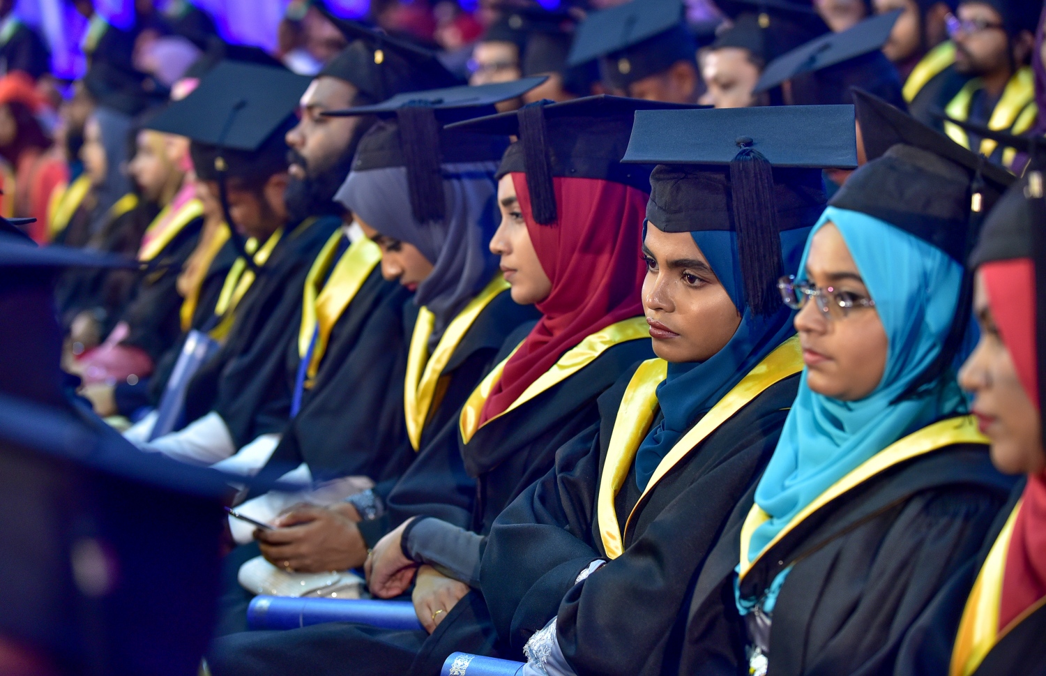 މާލެ: އޭޕްރިލް 3، 2018: ދަރުބާރުގޭގައި ބޭއްވި ވިލާ ކޮލެޖުގެ ދަސްވެނިވުމުގެ ރަސްމިއްޔާތުގައި ދަރިވަރުންތަކެއް ބައިވެރިވަނީ.-- ފޮޓޯ: ނިޝާން އަލީ /މިހާރު