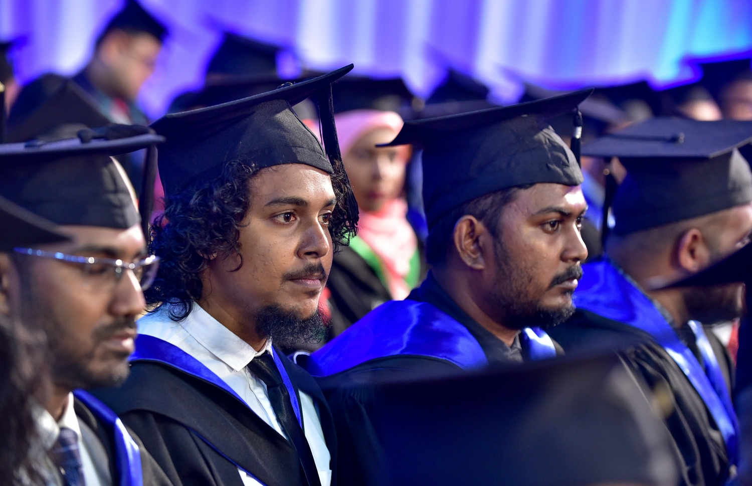 މާލެ: އޭޕްރިލް 3، 2018: ދަރުބާރުގޭގައި ބޭއްވި ވިލާ ކޮލެޖުގެ ދަސްވެނިވުމުގެ ރަސްމިއްޔާތުގައި ދަރިވަރުންތަކެއް ބައިވެރިވަނީ.-- ފޮޓޯ: ނިޝާން އަލީ /މިހާރު