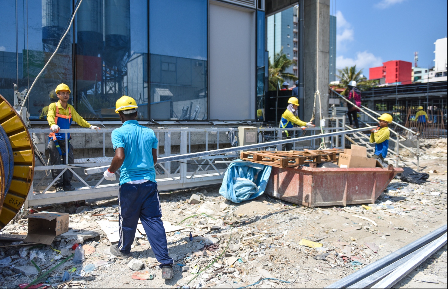 ދަރުމަވަންތަ ހޮސްޕިޓަލްގެ ބައެއް މަސައްކަތްތައް އޭޕްރީލް 2، 2018 ގައި ކުރިއަށް ގެންދަނީ: މިހާރު ވަނީ 25 ބުރީގެ މި ހޮސްޕިޓަލަށް ބޭނުންވާ މެޝިނަރީޒްތަކަށް ވެސް އޯޑަރު ދީފައި.---ފޮޓޯ: ހުސެއިން ވަހީދު/މިހާރު