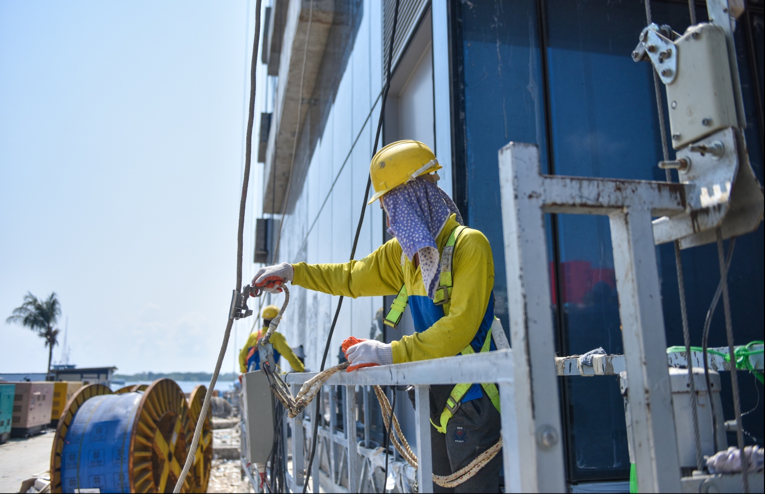 ދަރުމަވަންތަ ހޮސްޕިޓަލްގެ ބައެއް މަސައްކަތްތައް އޭޕްރީލް 2، 2018 ގައި ކުރިއަށް ގެންދަނީ: މިހާރު ވަނީ 25 ބުރީގެ މި ހޮސްޕިޓަލަށް ބޭނުންވާ މެޝިނަރީޒްތަކަށް ވެސް އޯޑަރު ދީފައި.---ފޮޓޯ: ހުސެއިން ވަހީދު/މިހާރު