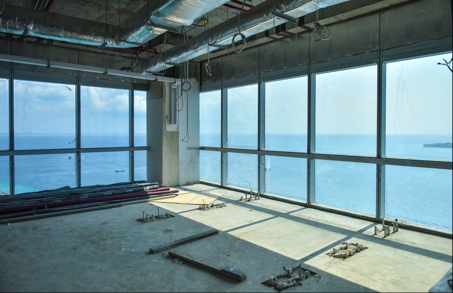 ދަރުމަވަންތަ ހޮސްިޓަލް ހުޅުވުމާ އެކު އާންމުންނަށް ލިބޭނެ އެއް ހިތްހަމަޖެހުމަކީ، ރާއްޖެ އިން ބޭރުން ފަރުވާ ހޯދަން ނުޖެހި، ރާއްޖޭގައި ތިބެގެން ފަރުވާ ފުރިހަމަ ކުރުން ކަމަށް ސަރުކާރުން ބުނޭ.---ފޮޓޯ: ހުސެއިން ވަހީދު/މިހާރު