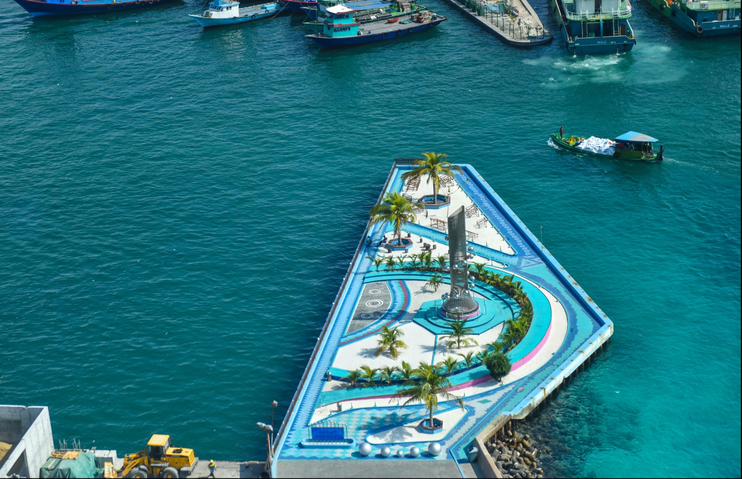 ދަރުމަވަންތަ ހޮސްޕީޓަލުގެ އެތެރޭގެ މަސައްކަތްތަށް ކުރިއަށްދަނީ: 25 ބުރީގެ މިހޮސްޕިޓަލުގެ ފުރަތަމަ 6 ބުރި މިއަހަރުގެ ޖުލައި 26ގައި ހުޅުވުމަށް ވަނީ ހަމަޖެހިފައި--ފޮޓޯ: ހުސެއިން ވަހީދު/މިހާރު