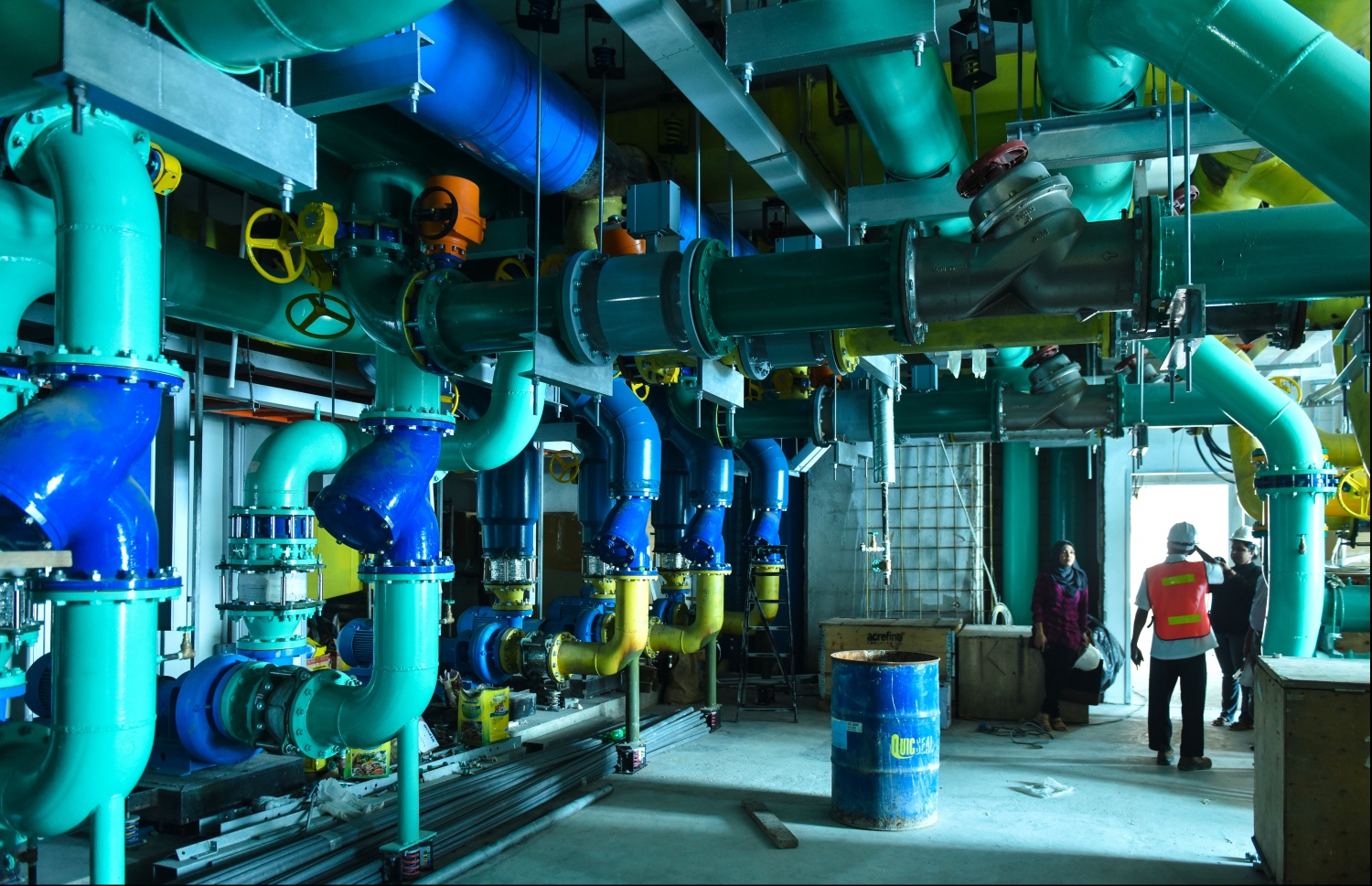 ސަރުކާރުން ބޮޑު ހޭދައެއް ކޮށްގެން އިމާރާތް ކޮށްފައިވާ 25 ބުރީގެ ދަރުމަވަންތަ ހޮސްޕިޓަލް ފިނިކުރުމަށްޓަކައި ބޭނުންކުރާ ނިޒާމް: ކޮންމެ ތަނެއްގައި ވަކިން އޭސީ ހަރުކުރުމުގެ ބަދަލުގައި އިމާރާތުގެ ހުރިހާ ބައިތައް ވެސް ފިނިކުރާނީ މި ޚާއްސަ ނިޒާމުން.---ފޮޓޯ: ހުސެއިން ވަހީދު/މިހާރު