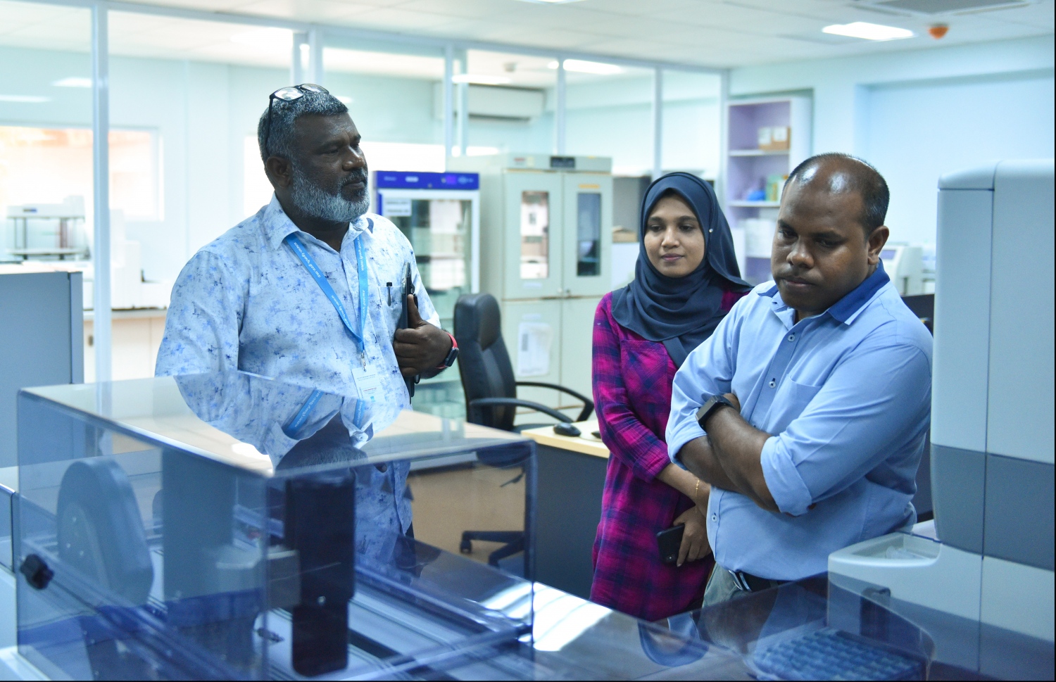 އައިޖީއެމްއެޗުން ދަރުމަވަންތަ ހޮސްޕިޓަލަށް ބަދަލުކުރާ ބައެއް ޚިދުމަތްތަކާ ގުޅޭ މައުލޫމާތު ރިޝްވާން "މިހާރު"އަށް ދެއްވަނީ. --ފޮޓޯ: ހުސެއިން ވަހީދު/މިހާރު