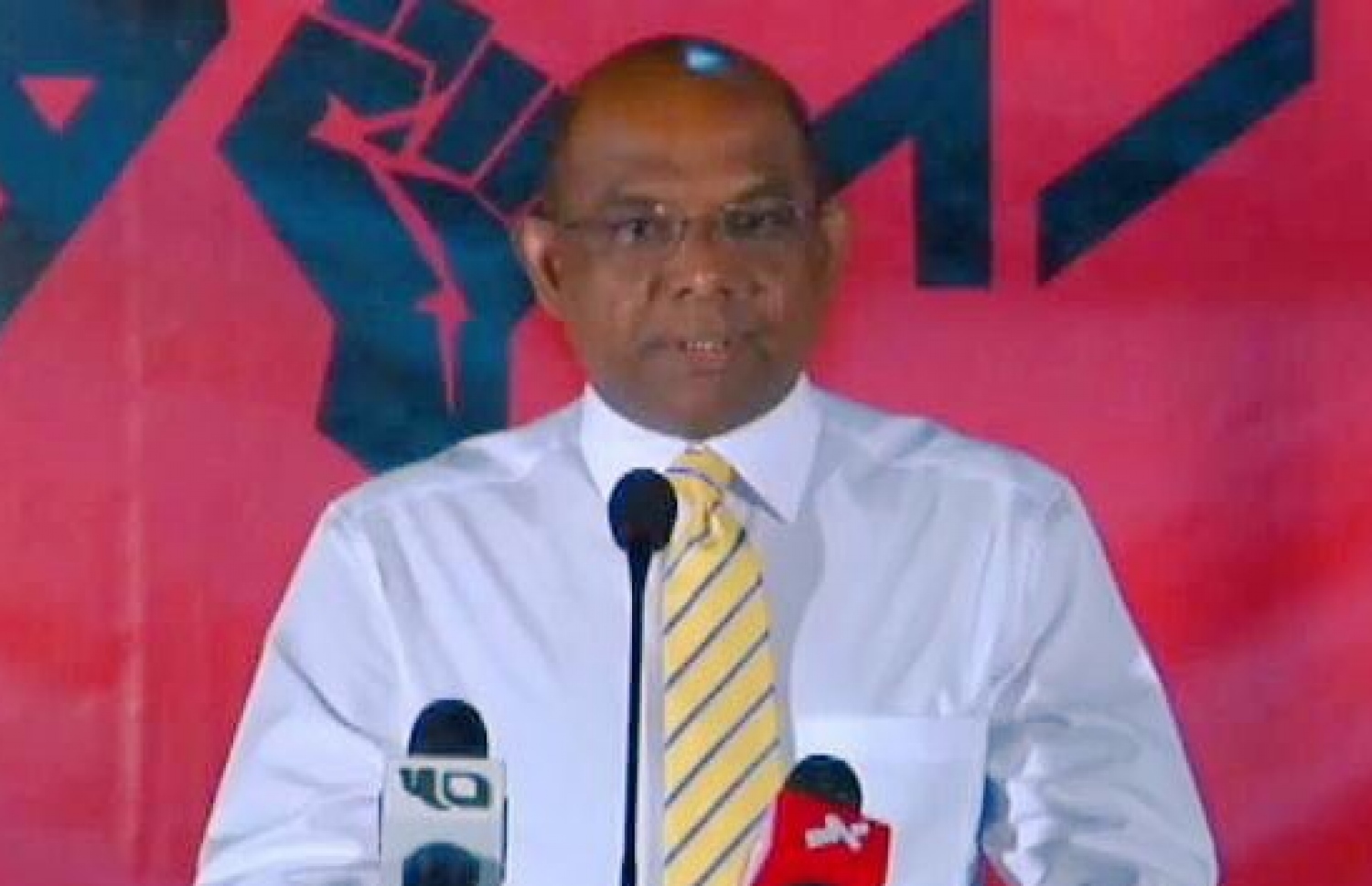 އިދިކޮޅު ކޯލިޝަނުން ބޭއްވި ޖަލްސާއެއްގައި ޝާހިދު ވާހަކަ ދައްކަވަނީ-- ފޮޓޯ: މިހާރު