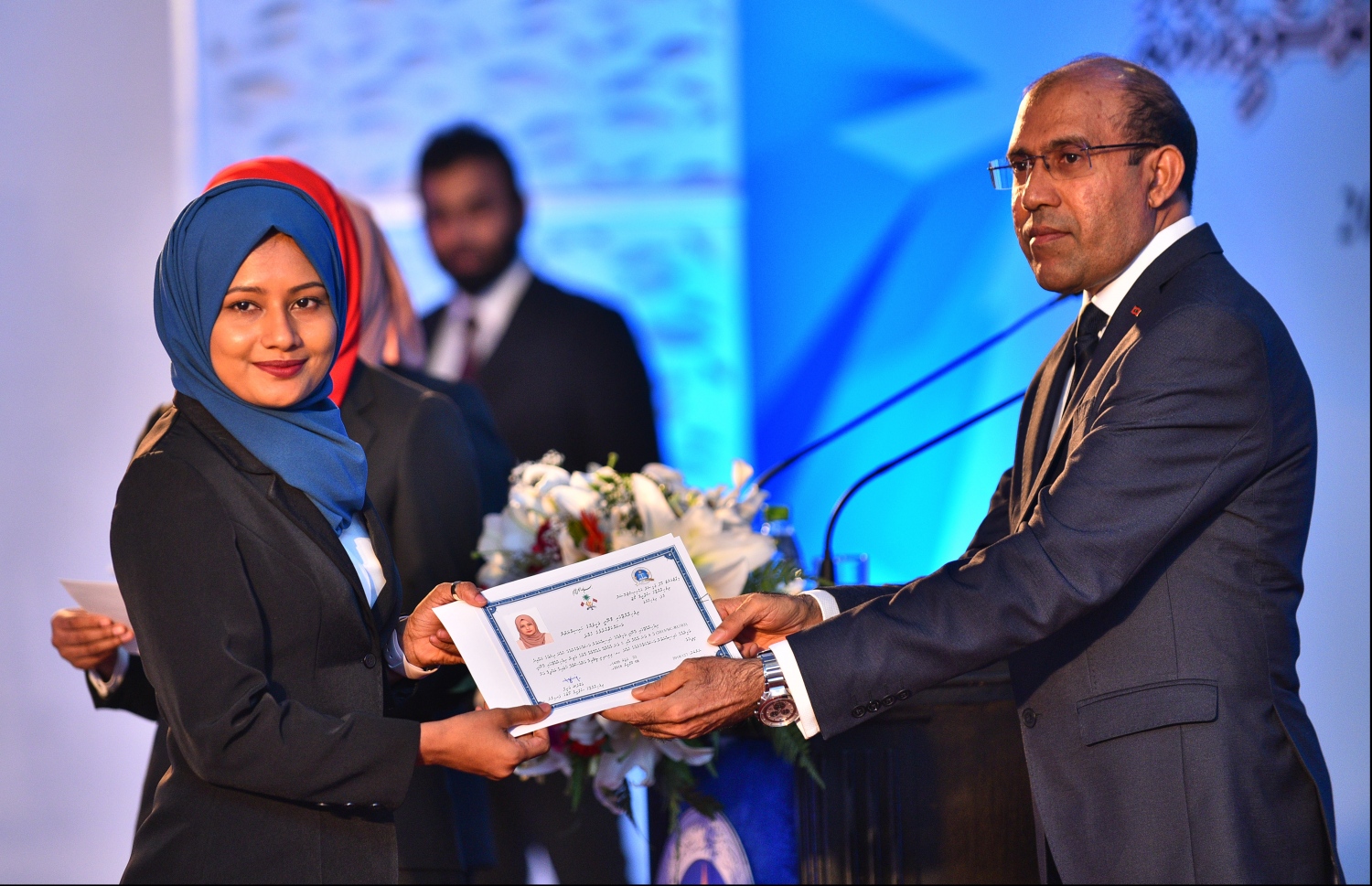 ވަކީލުކަމުގެ ހުއްދަ މިރޭ ބޭފުޅަކަށް ދެއްވަނީ:--މިހާރު ފޮޓޯ/ހުސައިން ވަހީދު